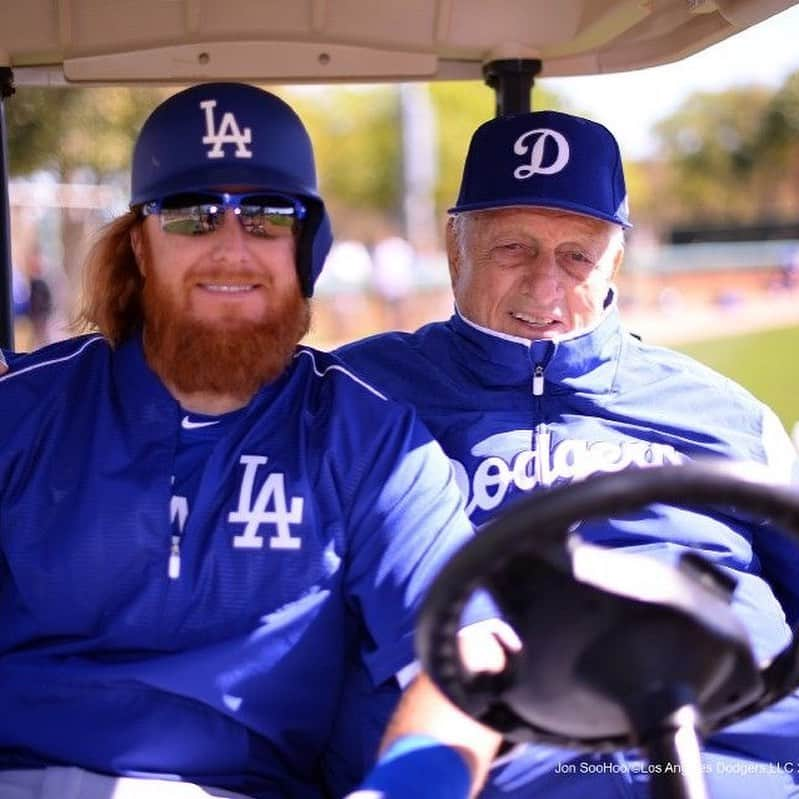 ジャスティン・ターナーさんのインスタグラム写真 - (ジャスティン・ターナーInstagram)「Our hearts are heavy today learning of the passing of @tommylasorda2. He always said he wanted 2 things, to live to be 100 and to see another championship brought to the city of LA. Although he fought like hell to hit triple digits, I couldn’t be more proud to know he got to see the @Dodgers on top again, where he knew we belonged. Everyone who has met Tommy has a generational story to tell. He always took the time to chat, never rushed out on you, and made you feel like a champion. He is one of the greatest leaders and motivational speakers I have ever met and my only regret is that I never got to play for him. Growing up in Southern California, Tommy was a legend. I remember as a kid he would show up to parks and high schools to watch youth games because he simply loved the game of baseball. I am one of the lucky ones that got to know him as more than a legend, Tommy is my friend. You will be deeply missed buddy. #RIPTommy #BlueHeavenOnEarth」1月9日 5時12分 - redturn2