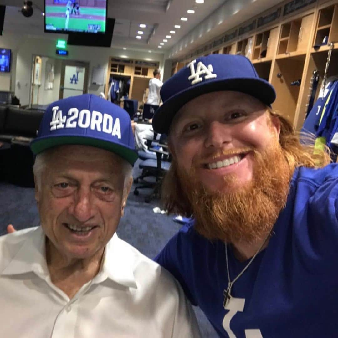 ジャスティン・ターナーさんのインスタグラム写真 - (ジャスティン・ターナーInstagram)「Our hearts are heavy today learning of the passing of @tommylasorda2. He always said he wanted 2 things, to live to be 100 and to see another championship brought to the city of LA. Although he fought like hell to hit triple digits, I couldn’t be more proud to know he got to see the @Dodgers on top again, where he knew we belonged. Everyone who has met Tommy has a generational story to tell. He always took the time to chat, never rushed out on you, and made you feel like a champion. He is one of the greatest leaders and motivational speakers I have ever met and my only regret is that I never got to play for him. Growing up in Southern California, Tommy was a legend. I remember as a kid he would show up to parks and high schools to watch youth games because he simply loved the game of baseball. I am one of the lucky ones that got to know him as more than a legend, Tommy is my friend. You will be deeply missed buddy. #RIPTommy #BlueHeavenOnEarth」1月9日 5時12分 - redturn2