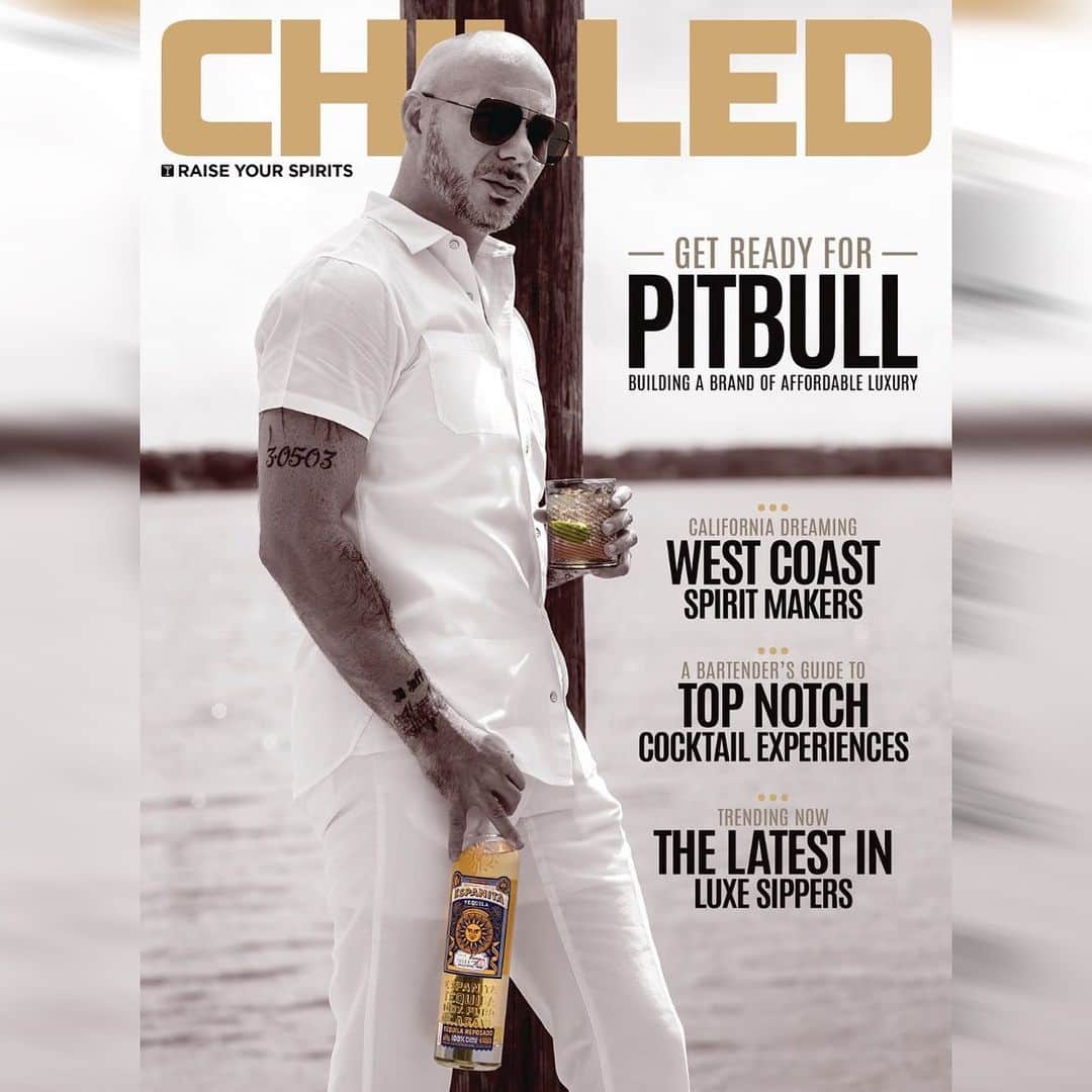 ピットブルのインスタグラム：「Salud to @chilledmagazine for including @espanita_tequila on the first cover of 2021.」