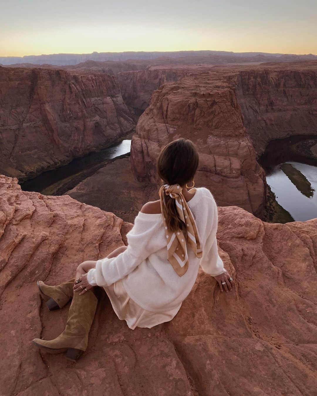 Collage Vintageのインスタグラム：「Unposted pics from Horseshoe Bend, I miss traveling but I have to say I’m loving being at home 😍」