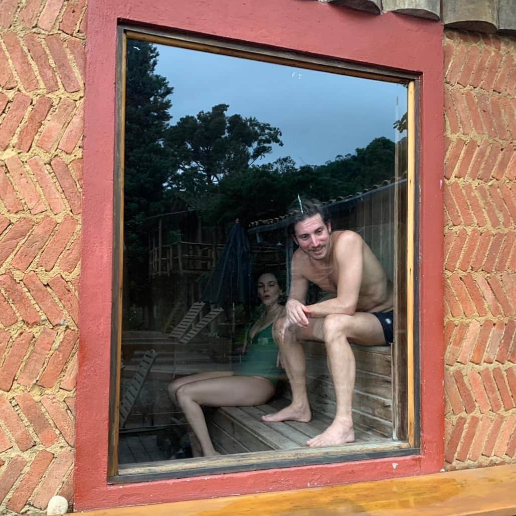 Tainá Müllerのインスタグラム：「A melhor companhia pra estar a 90 graus 💚 @henriquesauer」