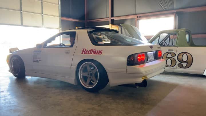 スティーブのインスタグラム：「Like flames? Like rotary engine sounds? You’re gonna love today’s new video on Steve’s pov!! And see you all tomorrow at @fueledupmeet JDM day. Btw our buddy @rotaryryan80 built us this angry brapping Bridgeport rotary monster and @interactiveautomotive is keeping her running strong! ロータリーサウンドほど良い音ありませんね！本日の新作動画をチェックしてね」