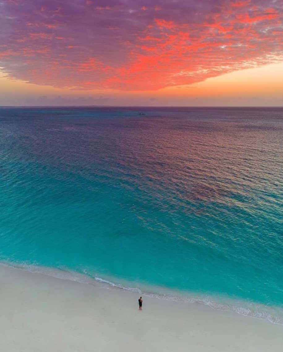 Wonderful Placesさんのインスタグラム写真 - (Wonderful PlacesInstagram)「Gorgeous sunset in Turks and Caicos ✨😍😍😍✨ Tag who you’d go with!!! . 📷 by ✨✨@waterproject✨✨ #wonderful_places for a feature ❤️」1月9日 7時03分 - wonderful_places