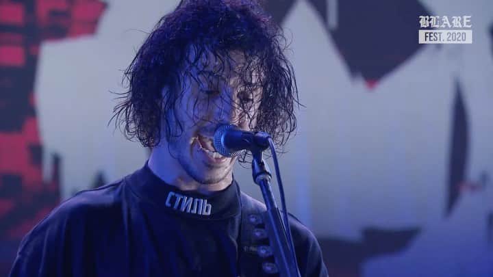 ブランドン・フーバーのインスタグラム：「Red Pills LIVE from Japan is out NOW! Go headbang and mosh in your living rooms 😤🇯🇵 Click the link in my bio to watch 💊」