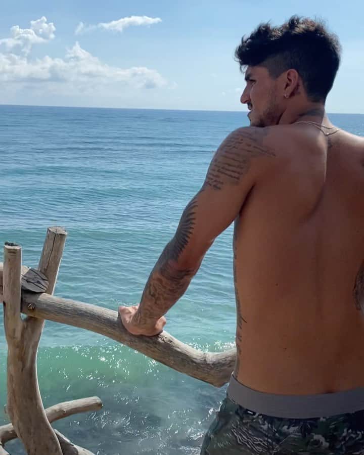 ガブリエル・メディーナのインスタグラム：「And we hereeee 🤙🏼 @azulik」