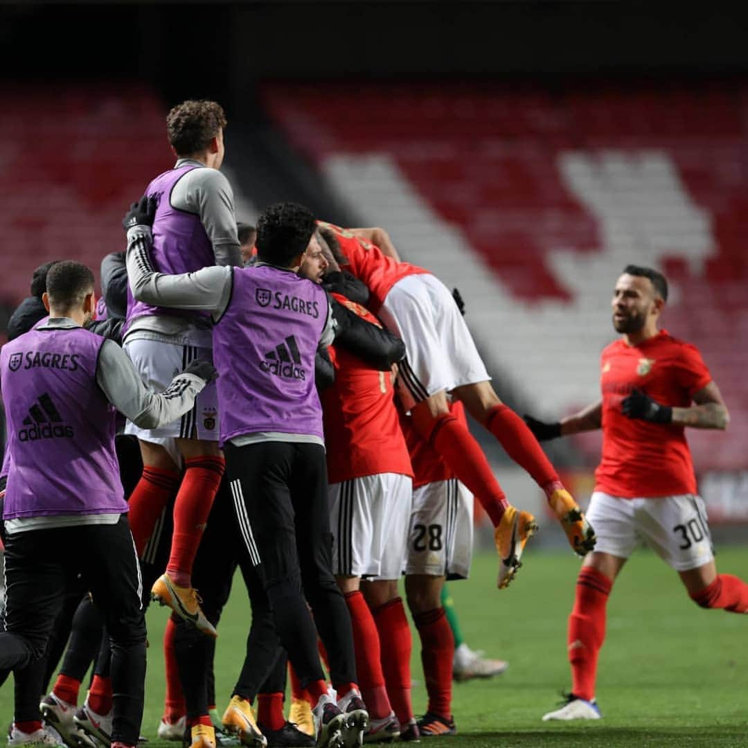 ニコラス・オタメンディさんのインスタグラム写真 - (ニコラス・オタメンディInstagram)「+3 @slbenfica 🔴⚪🦅 #Benfica 💪🏻」1月9日 7時16分 - nicolasotamendi30