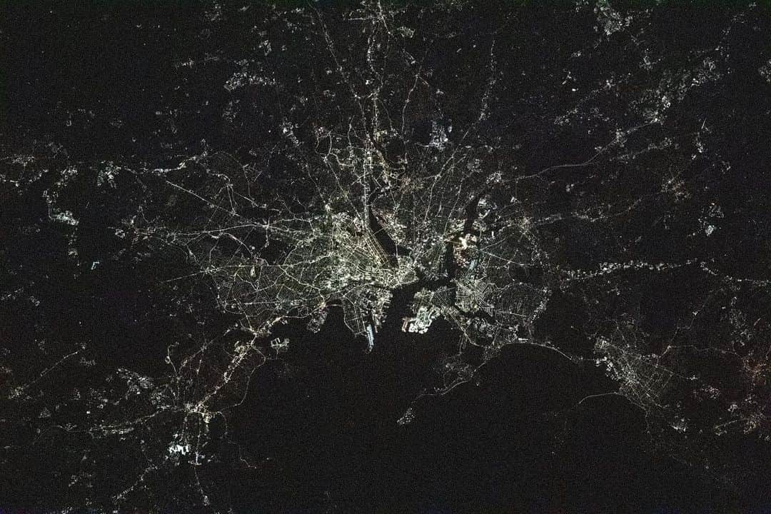 NASAのインスタグラム：「It’s more than a feeling 🎵  Much like the delicate filaments of a spider's web, the glowing lights of the city of Boston seemingly spread from a central point in this image taken by the crew of the @ISS as it orbited 263 miles above Earth's surface.   What city would you want to look at if you were fluttering about in space on a Friday in January?  Credit: NASA  #NASA #Earth #Views #Galaxy #Universe #Boston #Massachusetts」
