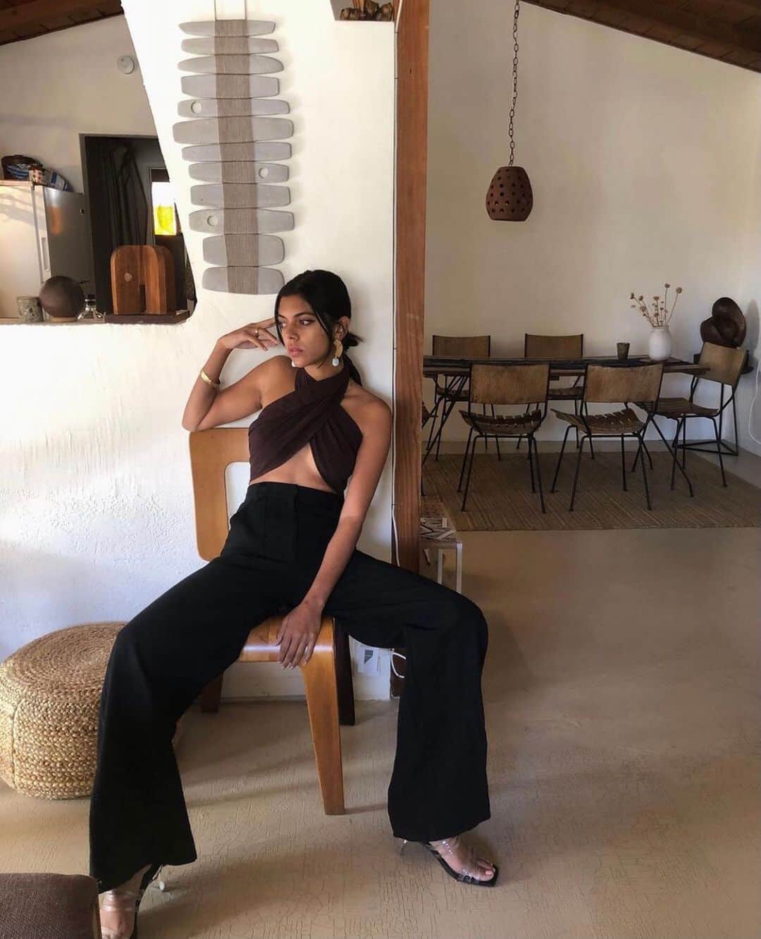 ベック&ブリッジのインスタグラム：「@catchmeeksifyoucan in our staple harriet pant. Made to be worn all year round. Online + in stores now #becandbridge」