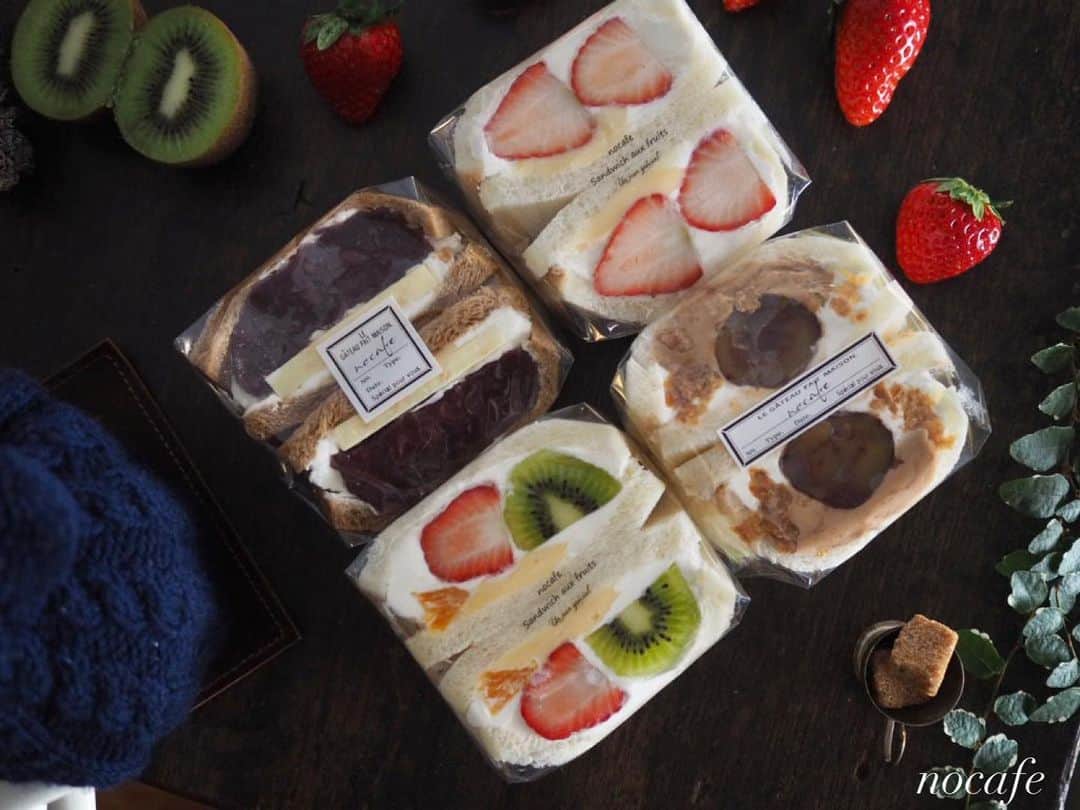 ノカフェのインスタグラム：「ノカフェ◉online  shop おしらせ◉ 1月のフルーツサンド販売予定です。  ●1/10(日)20:00〜《1/12発便》予約販売 ●1/23(土)20:00〜《1/26発便》予約販売  ※※ご購入前に必ずお読みください※※  ●当店フルーツサンド消費期限は発送日を含め3日となっております。  ●雪の影響等により運輸の遅延も予想され通常の到着予定より遅れが生じる場合もございます。  ●発送の遅れにつきましては、大変申し訳ございませんが当店としては責任を負いかねます。  【上記内容をご確認のうえご購入をお願いいたします。】 ⁑ ⁑ 2020年も不定期ではありますがフルーツサンド お届けできるよう販売していきたいと思います♪ どうぞよろしくおねがいいたします。」