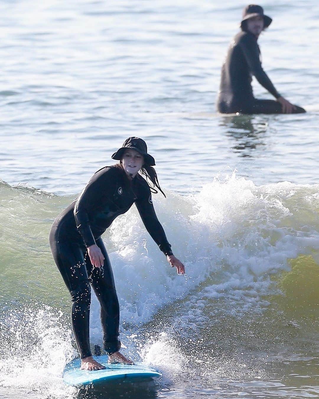 Just Jaredさんのインスタグラム写真 - (Just JaredInstagram)「Leighton Meester and Adam Brody were spotted holding hands while riding their surfboards in Malibu! We have so many more great photos up now on our site. Tap this pic at the LINK IN BIO! #LeightonMeester #AdamBrody Photos: Backgrid」1月9日 8時08分 - justjared