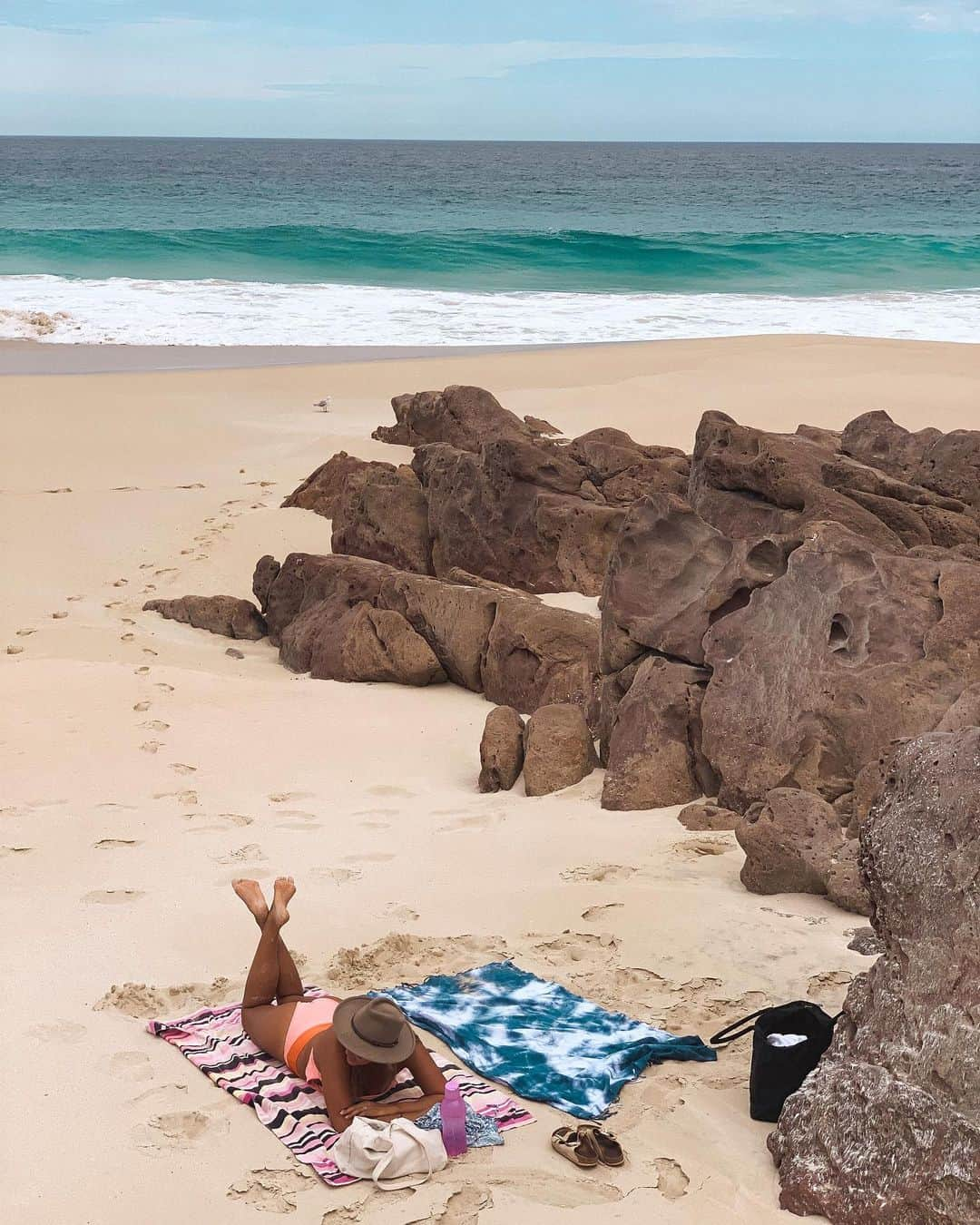 フェリシティー・パルマティアーさんのインスタグラム写真 - (フェリシティー・パルマティアーInstagram)「photo dump from yesterday’s activities 🧘🏼‍♀️🌸🏖 swipe to see ➡️」1月9日 8時16分 - flickpalmateer