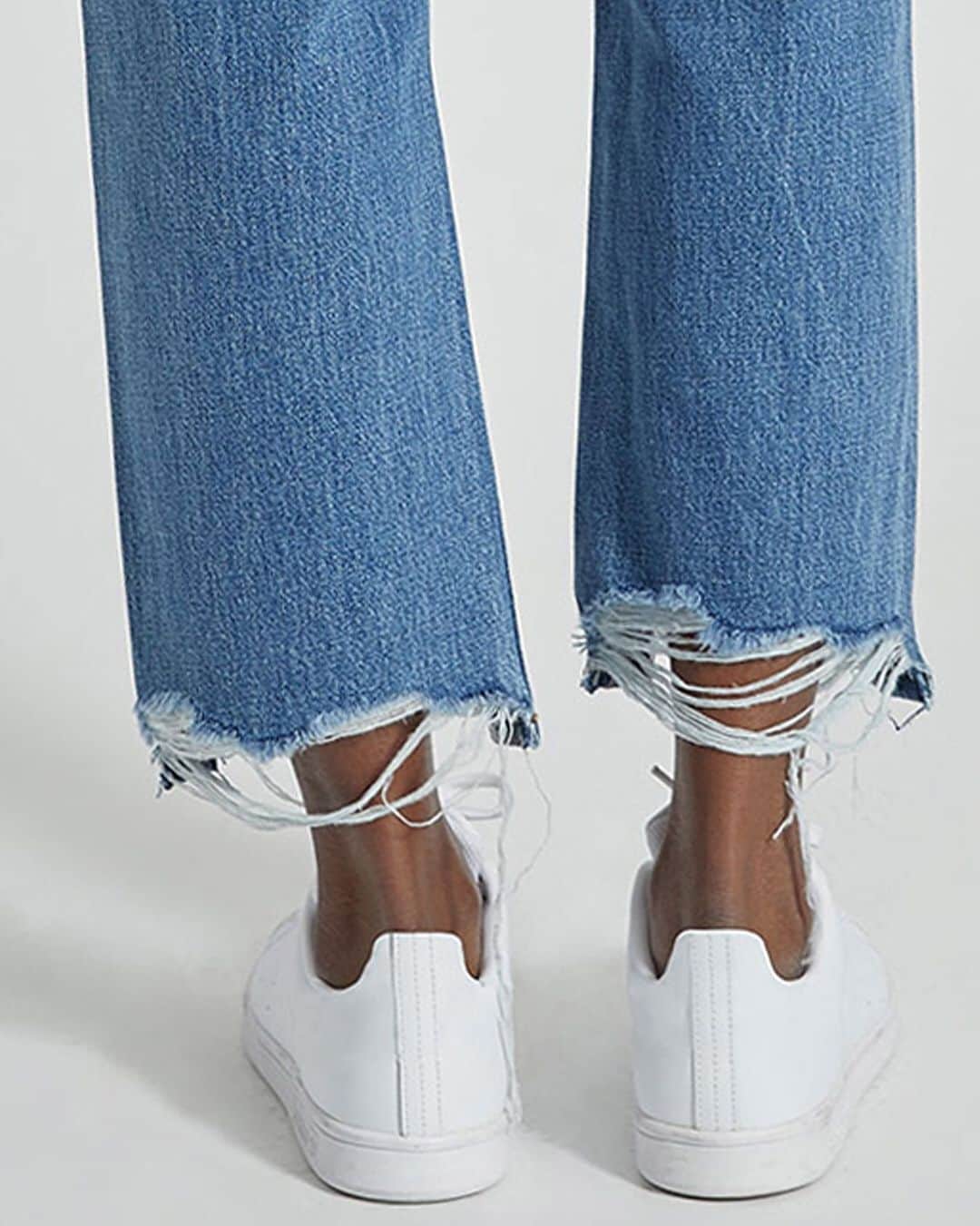 カレントエリオットさんのインスタグラム写真 - (カレントエリオットInstagram)「all chewed up  #currentelliott #currentelliottjeans #straightleg #jeans #vintage #distressed #denim #details #fashion」1月9日 8時16分 - currentelliott
