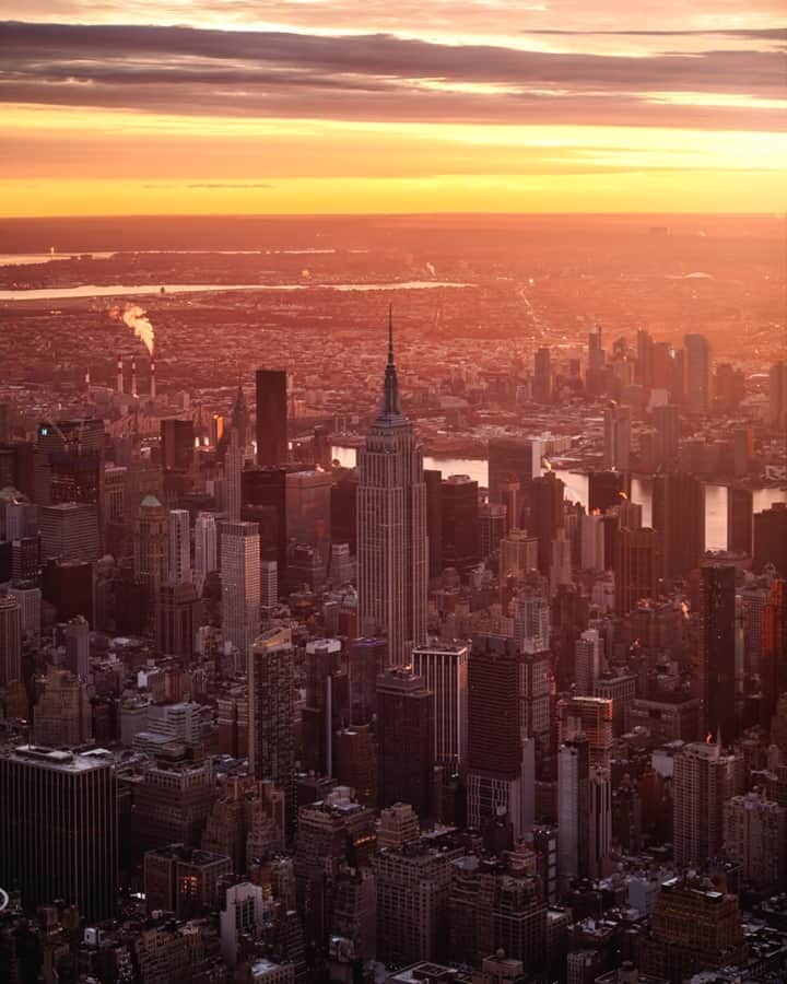 nyonairさんのインスタグラム写真 - (nyonairInstagram)「🌟 Experience New York City from 2,000 feet! 🚁 . . . . Buy Now, Schedule Later! . . . @flynyon @nyonair @nyonstudio #flynyon #nyonair #nychelicopter #helicopter #newyorkcity #nyc #nycprimeshot #manhattan #icapture_nyc #newyork_ig #ig_nycity #nycgo #blackfriday #cybermonday #flashsale #Christmas #Holidays #BoxingDay #Newyear #2021」1月9日 8時30分 - nyonair