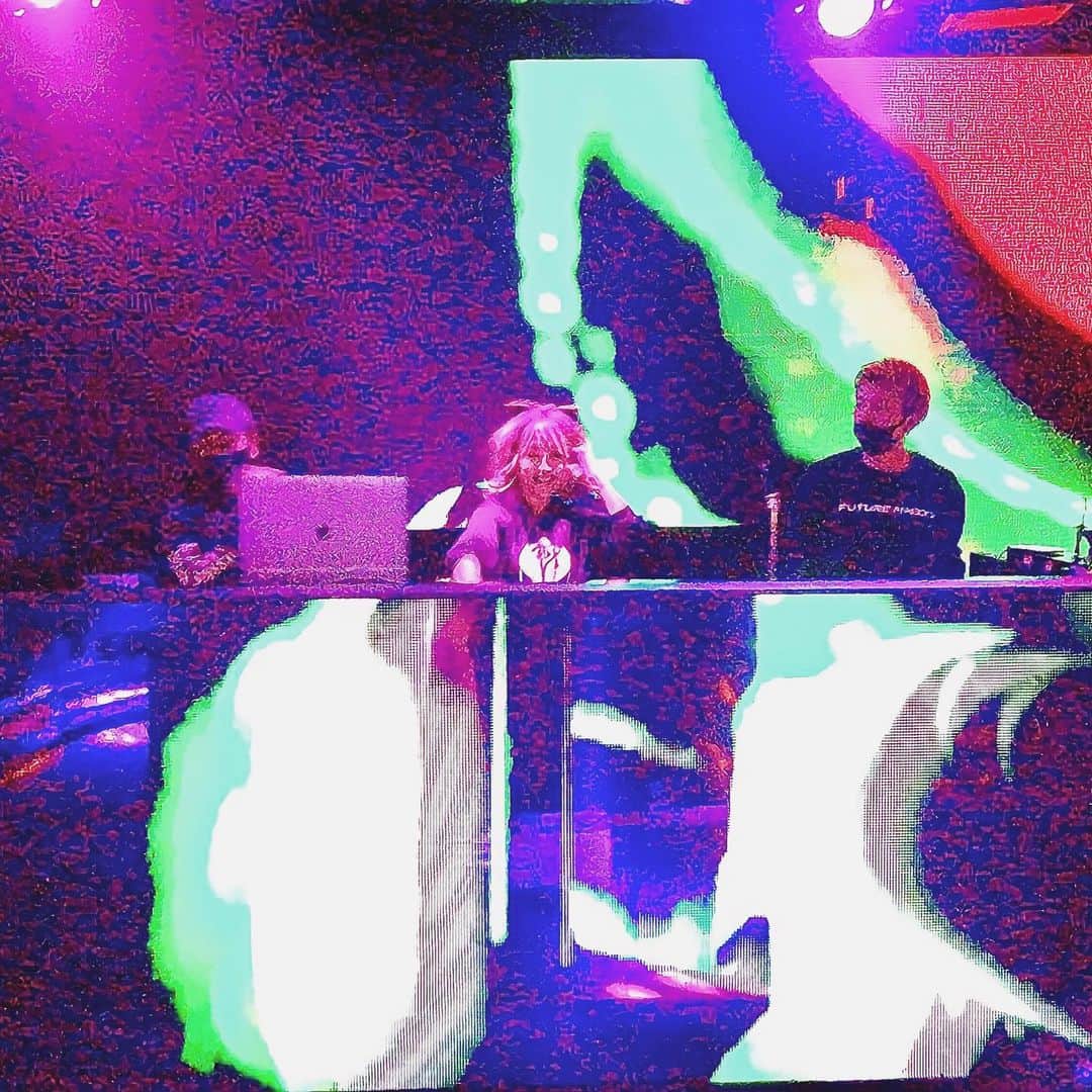 DJ YURINAのインスタグラム：「早くいつもの週末が戻ってきますように🥺🙏 I hope the party time will come back soon💃🕺 . . . . . . . . . . #tiktok . #やりらふぃー #chernobyl2017 #Jegvilatvi #流行語 #2020流行語 #edm #dj #djyurina #roppongi #weekend #緊急事態宣言 #緊急事態宣言週末 #週末 #コロナ #covid_19 #bpm早め #club #party #クラブ好きな人と繫がりたい  #partytime #お酒好きな人と繋がりたい」