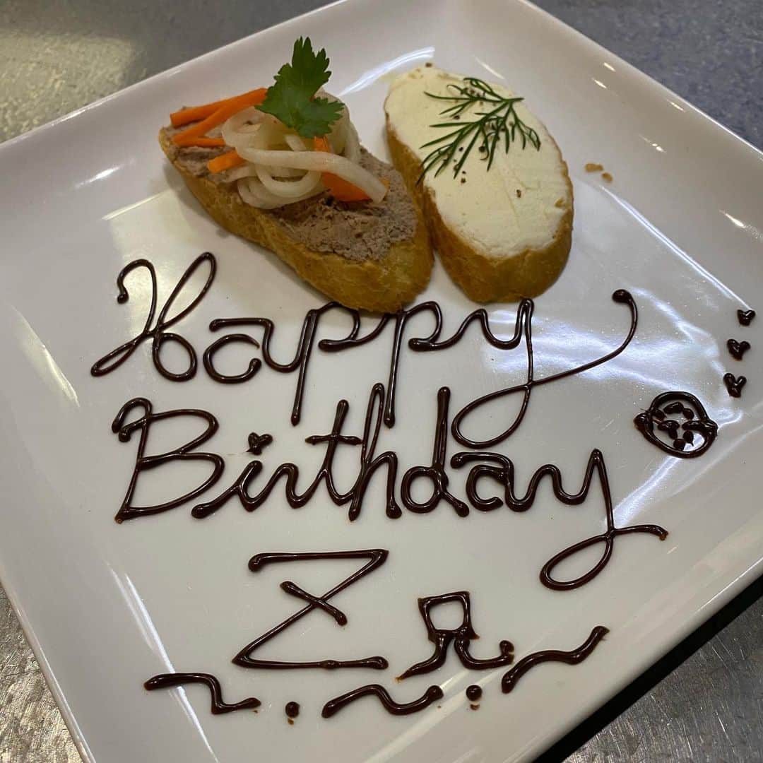 水木一郎さんのインスタグラム写真 - (水木一郎Instagram)「行きつけのお店で食べ終わって会計しようかと思ったら、何とサプライズでお祝いしてもらっちゃいました。誕生日とは一言も言ってないから嬉しいサプライズです。 #ランチ #グリーンカレー #サプライズプレート  #水木一郎」1月9日 8時32分 - ichiromizuki