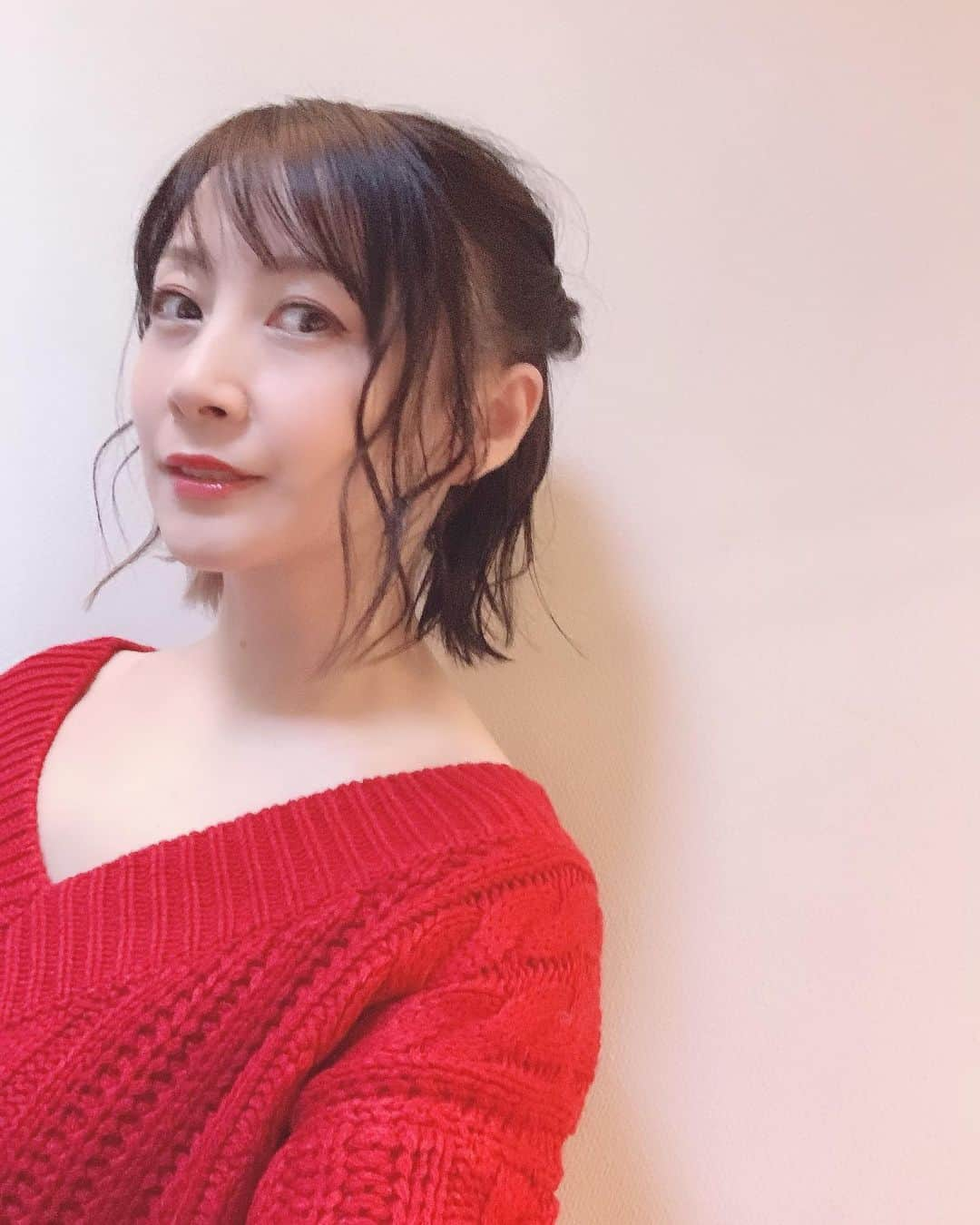 美郷あきさんのインスタグラム写真 - (美郷あきInstagram)「【本人が歌ってみた！】  『もう愛しかいらない』 youtu.be/Okf42lMBGgA  TVアニメ『スーパーロボット大戦OG -ディバイン・ウォーズ-』後期エンディングテーマ  作詞:畑亜貴さん 作編曲:黒須克彦さん 歌:美郷あき  歌録り&MIX:kakeyanさん ヘアメイク:高橋さん 編集:大嶋さん  #スパロボ #スパロボog #アニソン #anime #youtube #youtubechannel #歌ってみた #本人」1月9日 14時27分 - misatoaki