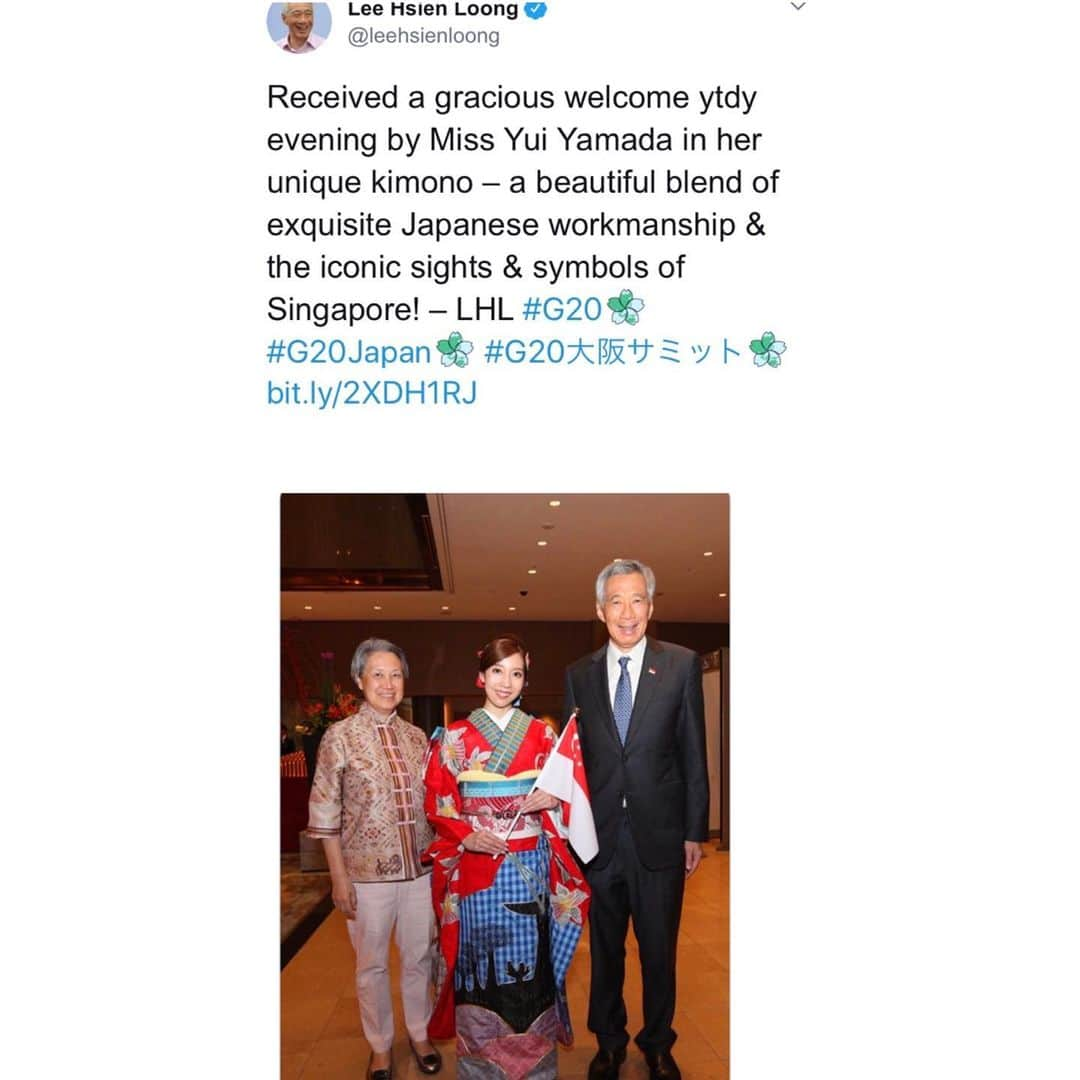 山田優依さんのインスタグラム写真 - (山田優依Instagram)「with Prime Minister Lee Hsien Loong🇸🇬  35カ国渡航してるものの未上陸で、また海外に行ける様に なったら行きたい国の内の一つ、シンガポール  国がらみのことだったから掲載できずにいましたが いつの間にか公開許可がおりていたので今更だけど…  オリンピックに向けた世界213ヵ国地域をモチーフにした KIMONO PROJECTのモデルをさせて頂いていて、 G20大阪サミットに行き、シンガポール着物を着て リー首相をお迎え、ご挨拶させて頂きました  リー首相の公式Twitterや現地のニュースに名前を載せて 取り上げて頂いたり、シンガポールに居る友人からも 久々に連絡を頂き日本の着物文化のパワーを確信しました  勿論今は行動範囲は限られているけど、だからこそ 今できること、やりたいことを最大限にやって 後悔の無い充実した20代ラストに！  #JAPAN #Singapore #Kimono #Model #G20 #Osaka」1月9日 9時06分 - yui_gourmetwalker