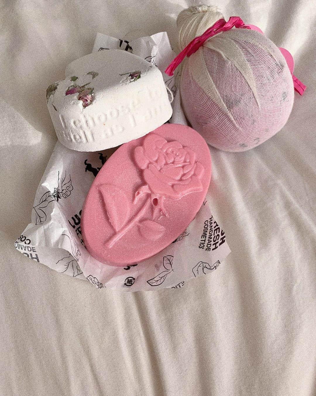 中谷愛のインスタグラム：「love me do🌹 #lushvalentines」