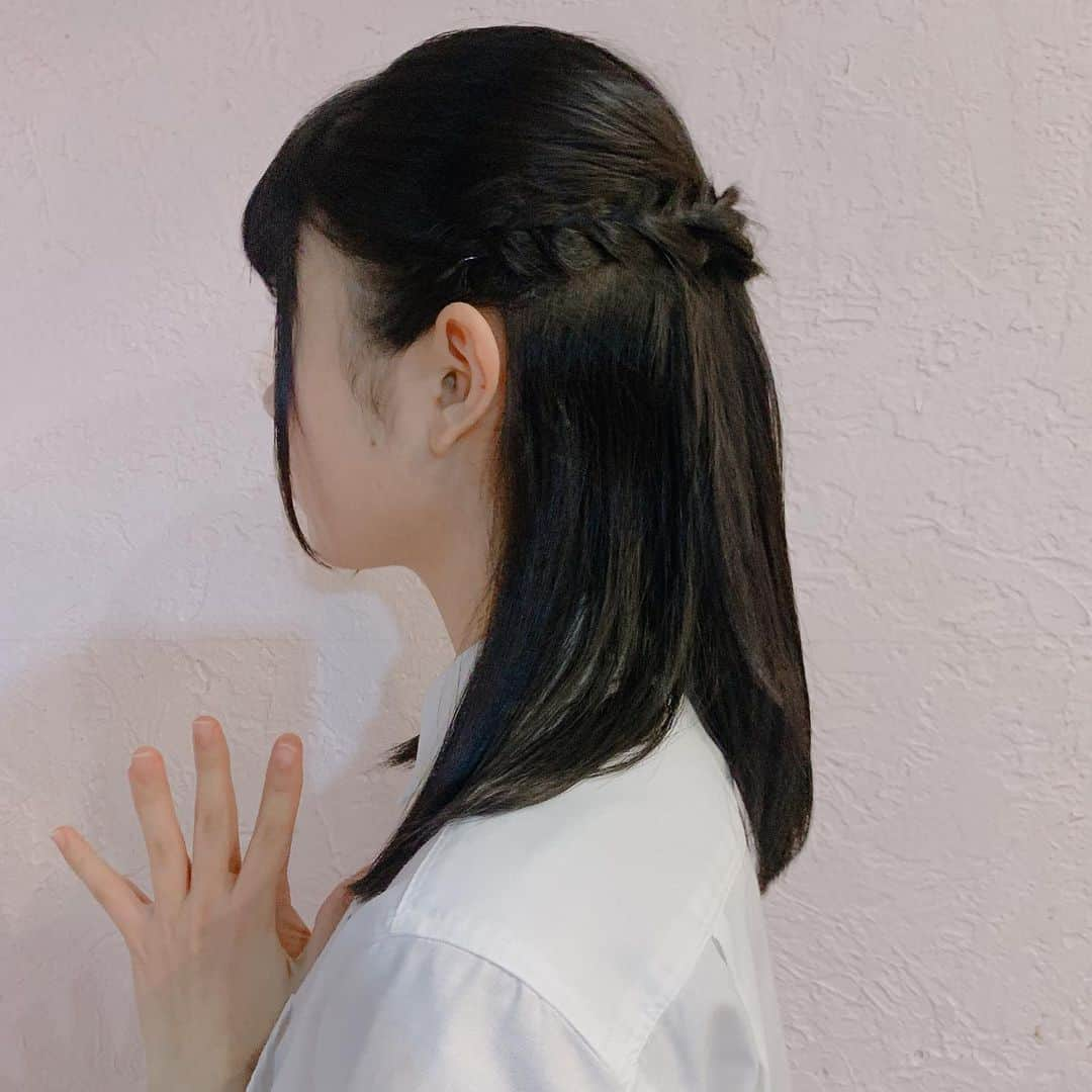 DIALOGUE+さんのインスタグラム写真 - (DIALOGUE+Instagram)「渋谷LOFT9アイドル倶楽部 Vol.16 トーク出演 ヘアスタイル💇‍♀️  まなてぃ  #ダイアローグ #村上まなつ #ヘアアレンジ #ヘアスタイル」1月9日 9時23分 - dialogue_staff