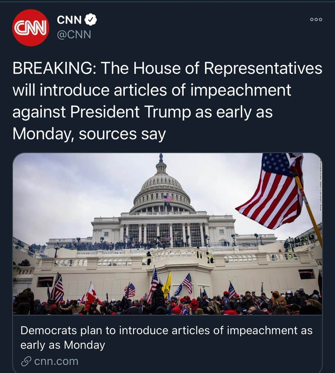 トーマス・サドスキーのインスタグラム：「I urge all representatives to move forward with and vote yes on impeachment as soon as possible. If incitement of sedition isn’t a worthy offense, there is none. 5 people are dead. Another attack is being planned according to Twitter. We the People are watching.  Repost and tag your reps.」