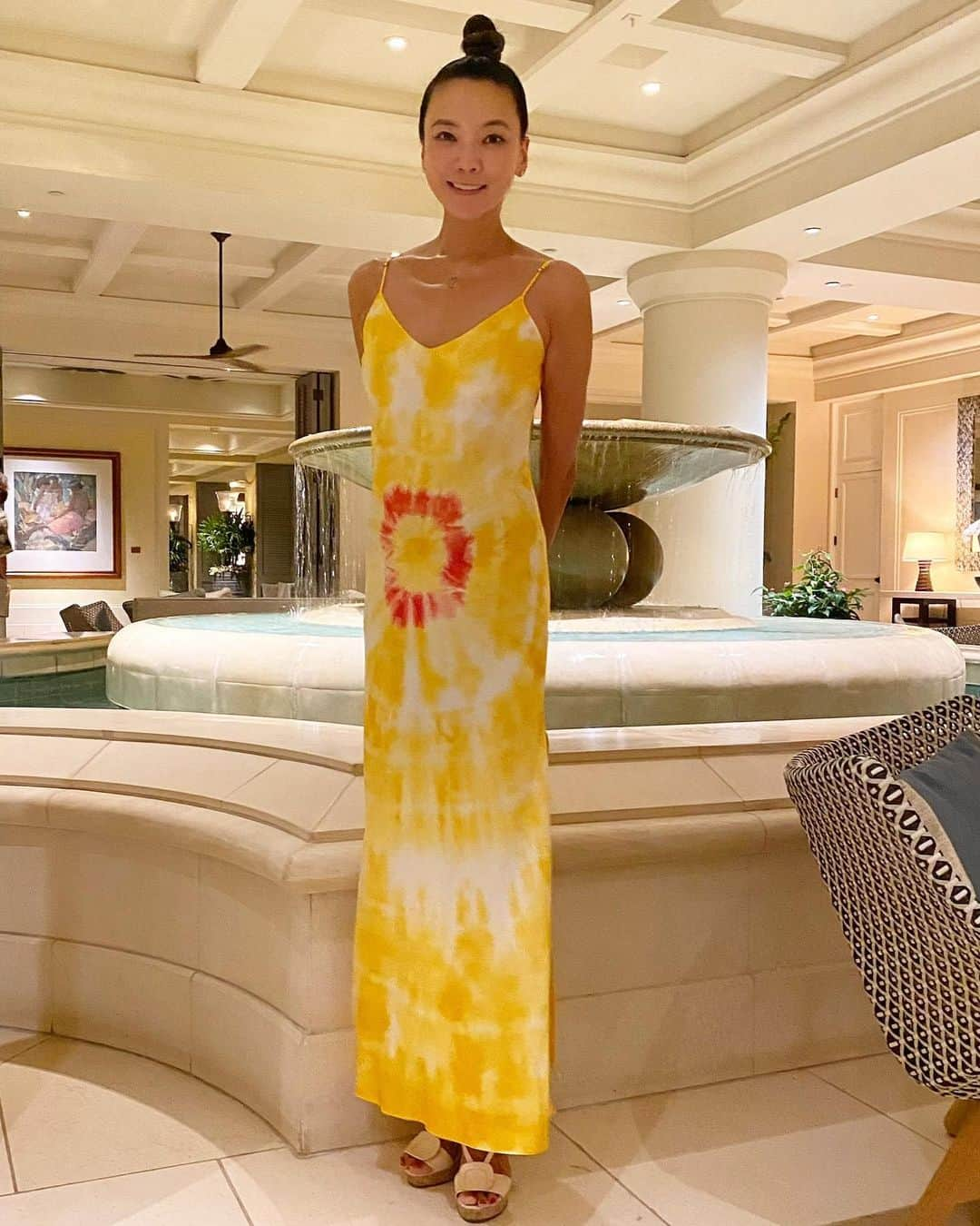 和央ようかさんのインスタグラム写真 - (和央ようかInstagram)「Love this yellow dress😍❤️💕  このイエロードレス、とっても着心地よいの❤️😍💕  #takakoworldstylin🌎 #lifestyle #hawaii #maui #yellowdress #yokawao #和央ようか」1月9日 9時37分 - yokawao0215