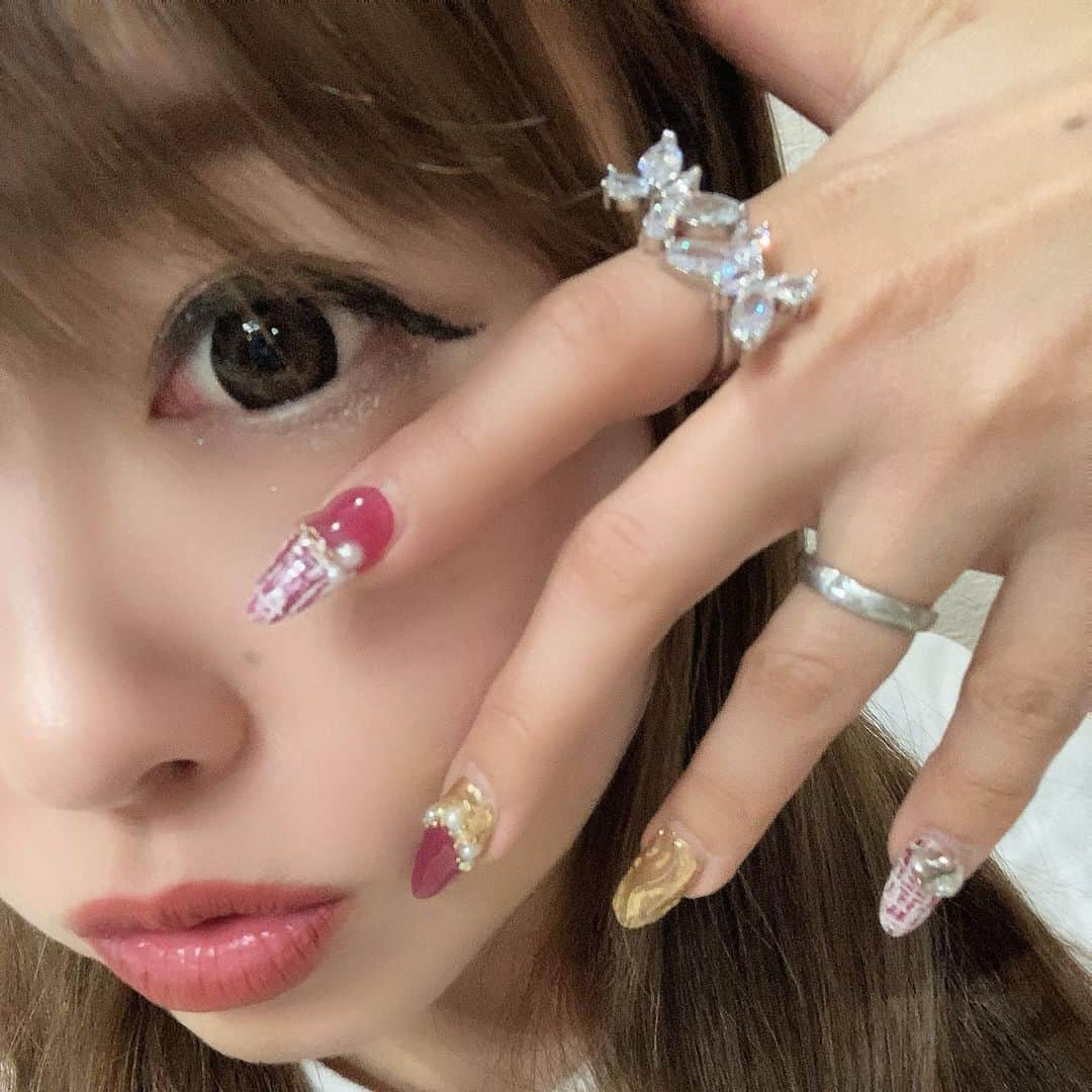 瀬名あゆむさんのインスタグラム写真 - (瀬名あゆむInstagram)「@jewelry_mijell さんのキラキラバタフライリング🦋 ずーっと見ていたいくらいキラキラなの♡ キラキラ感すごくない？？  うっとりよ♡  2021年もあいどるかふぇ2ねん8くみとついでと言っちゃなんですがお瀬名さんも宜しくお願いします♡  #キラキラ #アクセサリー #リング #指輪 #バタフライ #蝶々 #蝶々アクセサリー #2ねん8くみ仙台校 #2ねん8くみ千葉校 #あいどるかふぇ2ねん8くみ #スタッフ募集 #アイドルになりたい #プロデューサー #アイドル好きと繋がりたい #ママコーデ #ママ #ママさんと繋がりたい #2021」1月9日 9時41分 - sena_ayumu