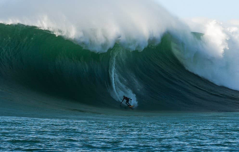 surflineさんのインスタグラム写真 - (surflineInstagram)「An hour or so ago, @peter_mel, who already snagged one of the best waves of the year at Maverick’s on December 8th -- and was towed into a bomb and then rescued by his son on Saturday -- just upped the ante. Again. This paddle-in wave with a chip-shot takeoff followed by a straight line through the bowl is next level big-wave surfing. Shows what decades of experience -- and sheer talent -- can do for a fella. In the channel, “ride of the year” and “wave of the decade” and “best wave ever at Mav’s” and “everyone is in shock” was thrown around. Check back shortly for video.  📷: @audrey_lambidakis」1月9日 9時56分 - surfline