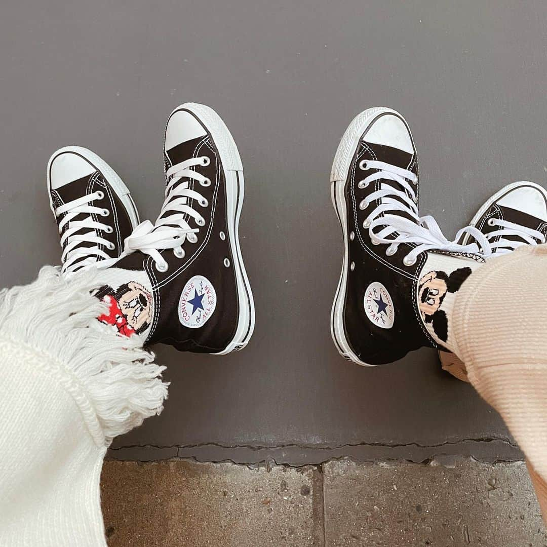 kazumi_rippleのインスタグラム：「・ ・ 靴下もmickey & minnie 🐭🎀🏰 📍 Disneyland ・ ・」