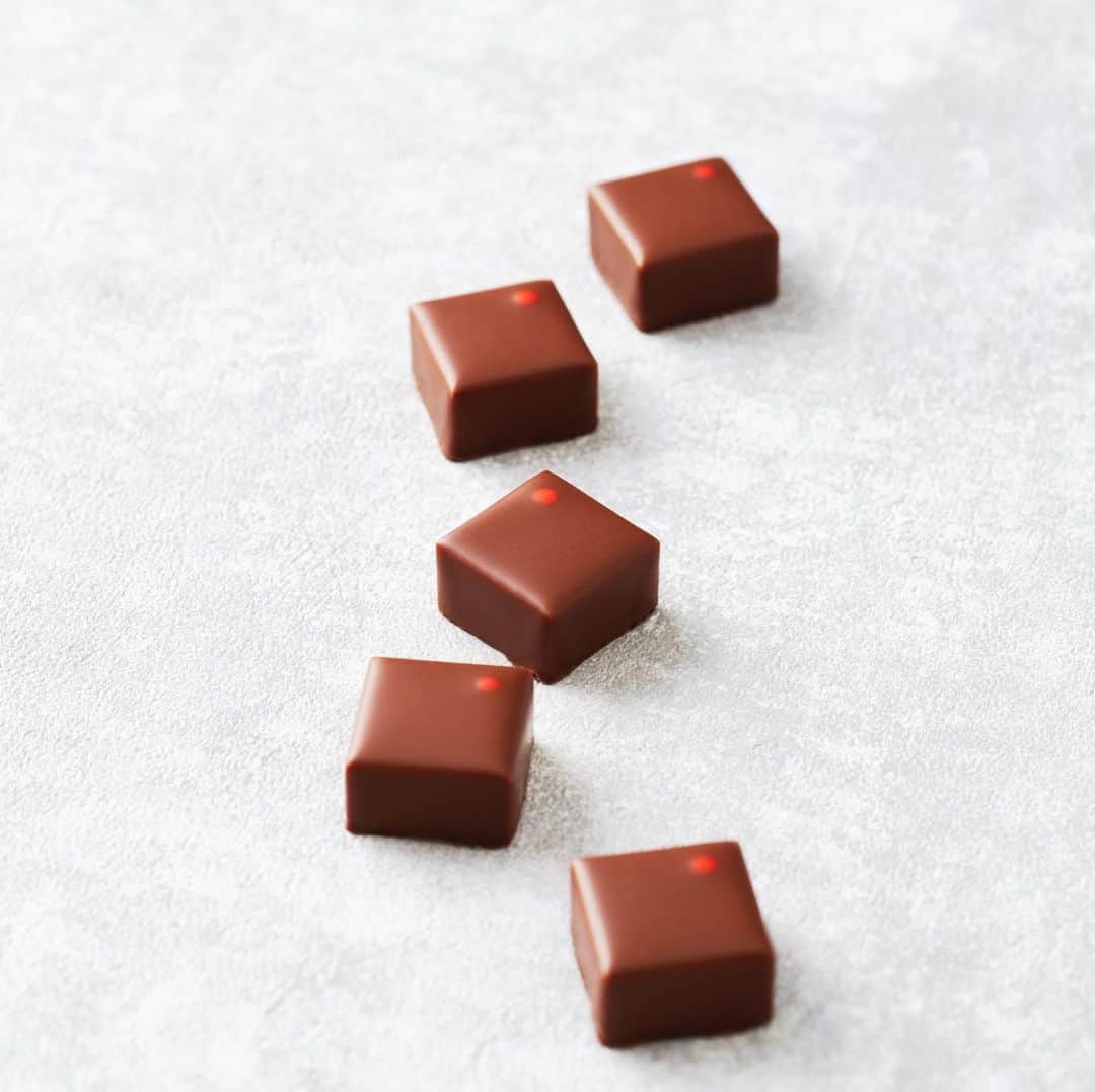 辻口博啓さんのインスタグラム写真 - (辻口博啓Instagram)「カカオフリュイとフリュイの融合 #cacao #chocolate #バレンタイン#ルショコラドゥアッシ#lechocolatdeh」1月9日 10時06分 - htsujiguchi