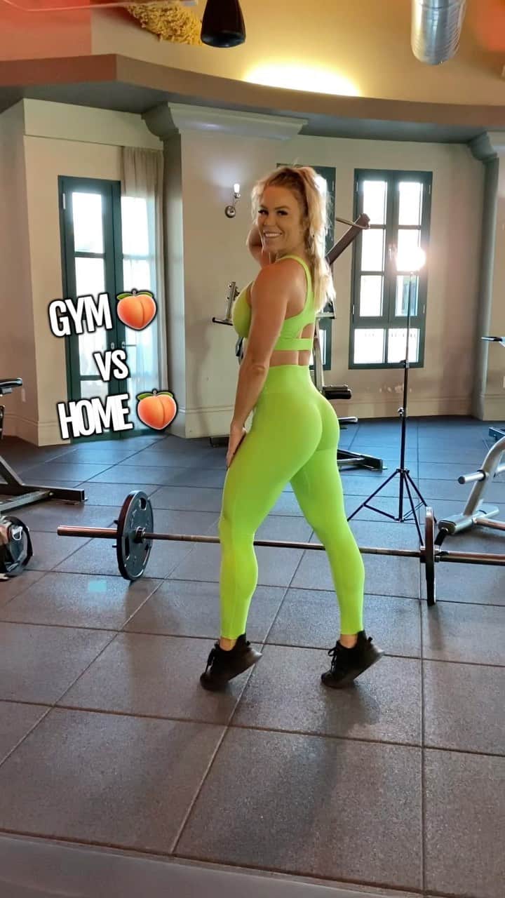 Lauren Drain Kaganのインスタグラム：「Workout powered by @ashocenergy 💪🏽GYM 1) Cable Pull throughs 4x20 2) Cable kickbacks 4x20 3) Hip thrusters 4x20 4) Squats at Rack 6x8 5) Cable sidekicks 4x20 HOME 1) Kettlebell swings - heavy weight, low reps, light weight high reps 2) Resistance bands kickbacks 6 x failure 3) Weighted glute bridges 6xfailure 4) Weighted Jump squats heavy 4x 12-15, lighweight」