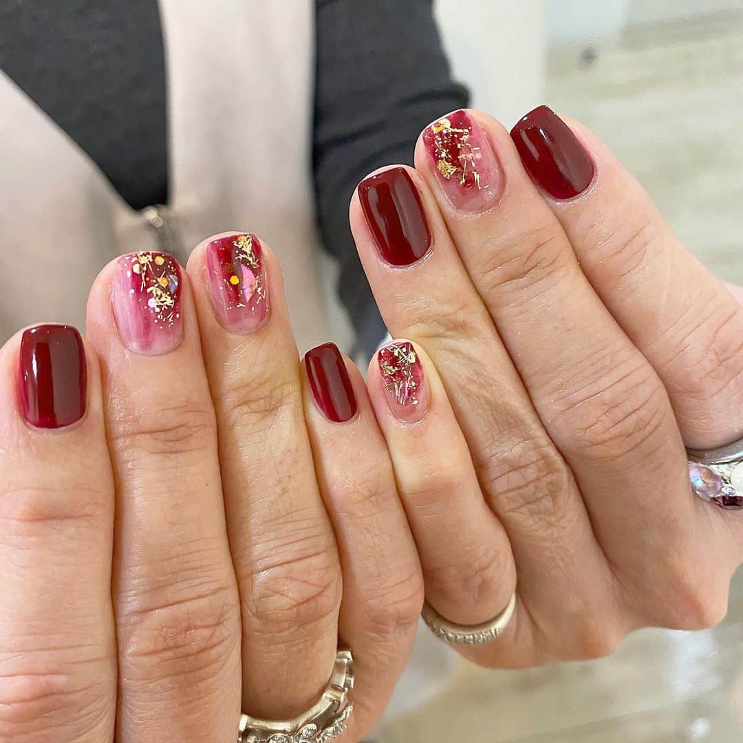 Kana Kobayashiさんのインスタグラム写真 - (Kana KobayashiInstagram)「#nails #ボルドー #ネイル #キラキラ #ネイルデザイン #ネイルサロン」1月9日 10時13分 - anela_kana