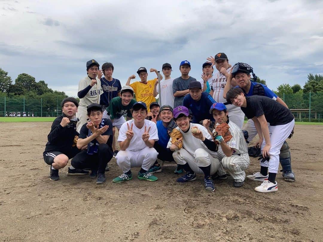 檜原洋平のインスタグラム：「2020.7 野球　みやもっちゃんが田中くんのホームランみたいな打球を2秒で20m後ろに走ったあと3mジャンプしてキャッチしてアウトにして、全身をまんべんなく擦りむいた日。」