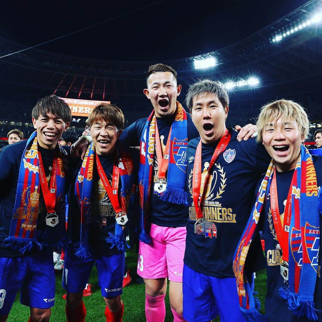 FC東京オフィシャルグッズさんのインスタグラム写真 - (FC東京オフィシャルグッズInstagram)「🔵🏆2020 J.LEAGUE YBC Levain CUP WINNERS🏆🔴 特別な年に、特別なメンバーと掴んだ特別なタイトル。 @fctokyoofficial #ルヴァンカップFINAL #ルヴァンカップ  #FC東京 #fctokyo #tokyo」1月9日 10時26分 - fctokyoofficial