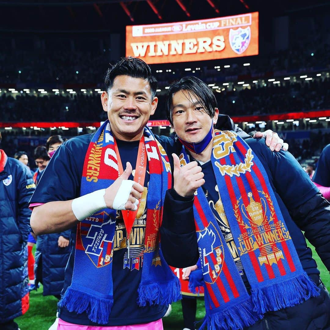 FC東京オフィシャルグッズさんのインスタグラム写真 - (FC東京オフィシャルグッズInstagram)「🔵🏆2020 J.LEAGUE YBC Levain CUP WINNERS🏆🔴 特別な年に、特別なメンバーと掴んだ特別なタイトル。 @fctokyoofficial #ルヴァンカップFINAL #ルヴァンカップ  #FC東京 #fctokyo #tokyo」1月9日 10時26分 - fctokyoofficial