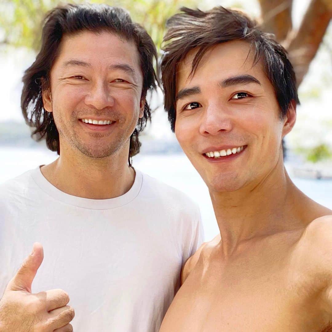 ルーディ・リンさんのインスタグラム写真 - (ルーディ・リンInstagram)「14 bloody weeks until Mortal Kombat drops. Have you noticed MK posters going up today? Here’s a little morsel to whet your appetite.  This is Tadanobu Asano aka Raiden. Besides frying our enemies and making sure our phone batteries are always at 100%, he’s a kind soul that melts me into a puddle of brotherly love.  @tadanobu_asano said to me once, “when I played Ichi the Killer, I bleached everything.”  #MortalKombat #Ichi #Raiden #LiuKang #Fatality #ComingSoon」1月9日 10時28分 - ludilin