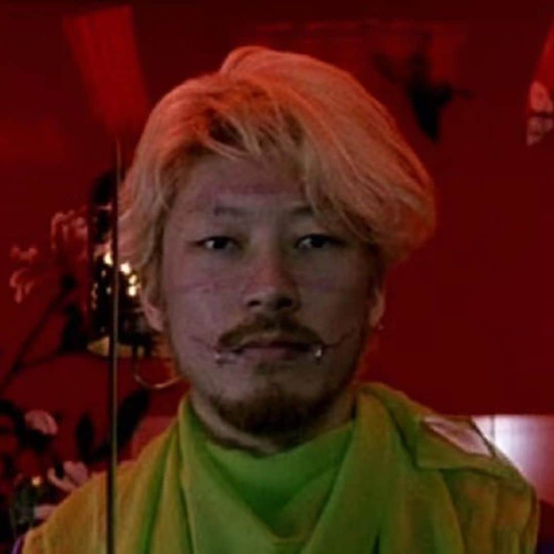 ルーディ・リンさんのインスタグラム写真 - (ルーディ・リンInstagram)「14 bloody weeks until Mortal Kombat drops. Have you noticed MK posters going up today? Here’s a little morsel to whet your appetite.  This is Tadanobu Asano aka Raiden. Besides frying our enemies and making sure our phone batteries are always at 100%, he’s a kind soul that melts me into a puddle of brotherly love.  @tadanobu_asano said to me once, “when I played Ichi the Killer, I bleached everything.”  #MortalKombat #Ichi #Raiden #LiuKang #Fatality #ComingSoon」1月9日 10時28分 - ludilin
