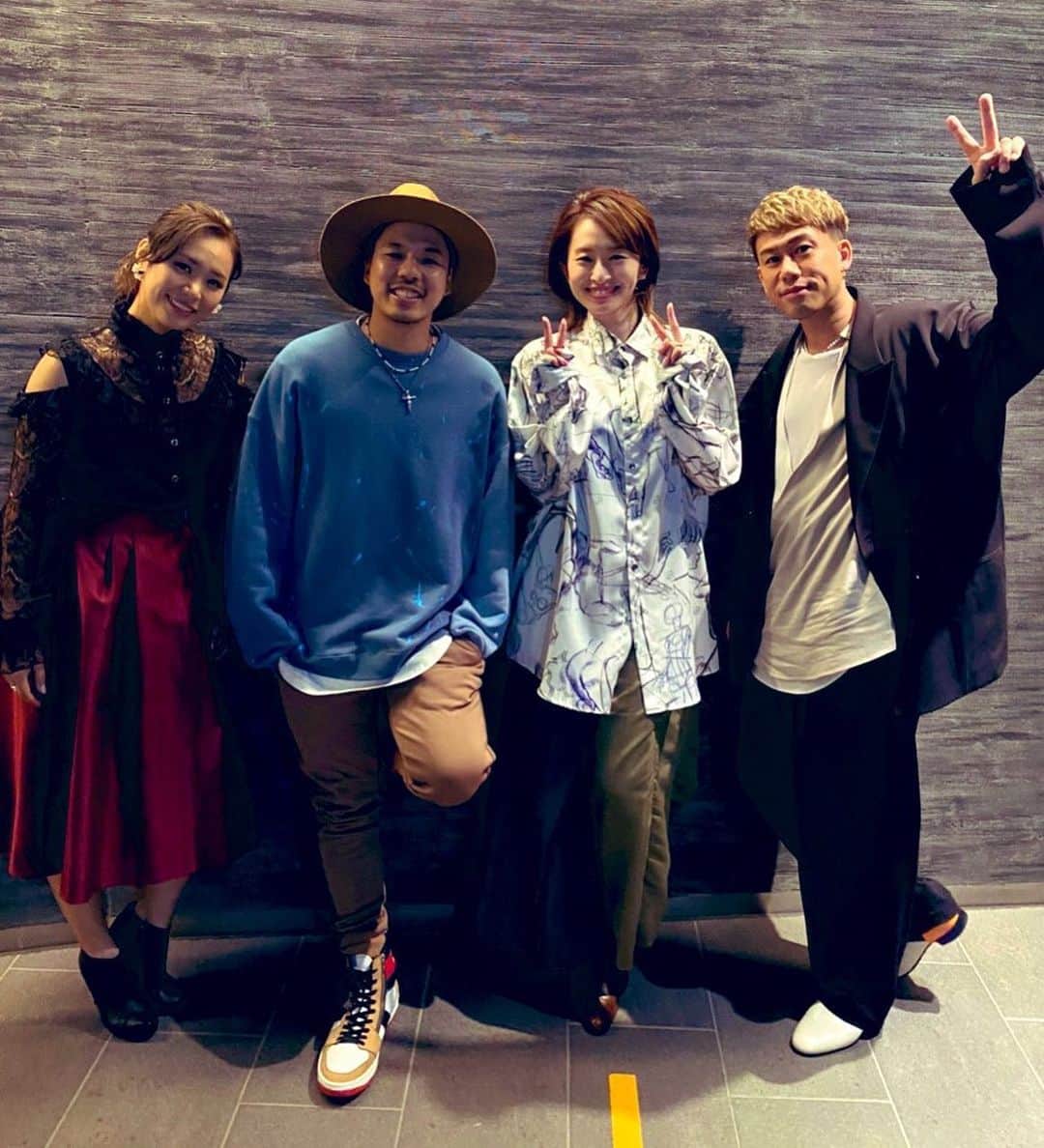 二宮愛のインスタグラム：「#bigthanks to my cupid in private!lol  #TEEさん、ご結婚おめでとうございます🥳🎉♥️♥️♥️  ムードメーカーのTEEさん、カメラがまわってない所でも面白いからいつもみんなニコニコ😊 温もりたっぷりのご家庭を築くのでしょうねー✨✨✨  #TOSHI さん #島袋寛子 さん #川畑要 さん TEEさんと、 また一緒に歌いたいなぁー！！！  改めまして、 昨晩の#UTAGE! 見てくださった皆様、ありがとうございました🥳🎉」
