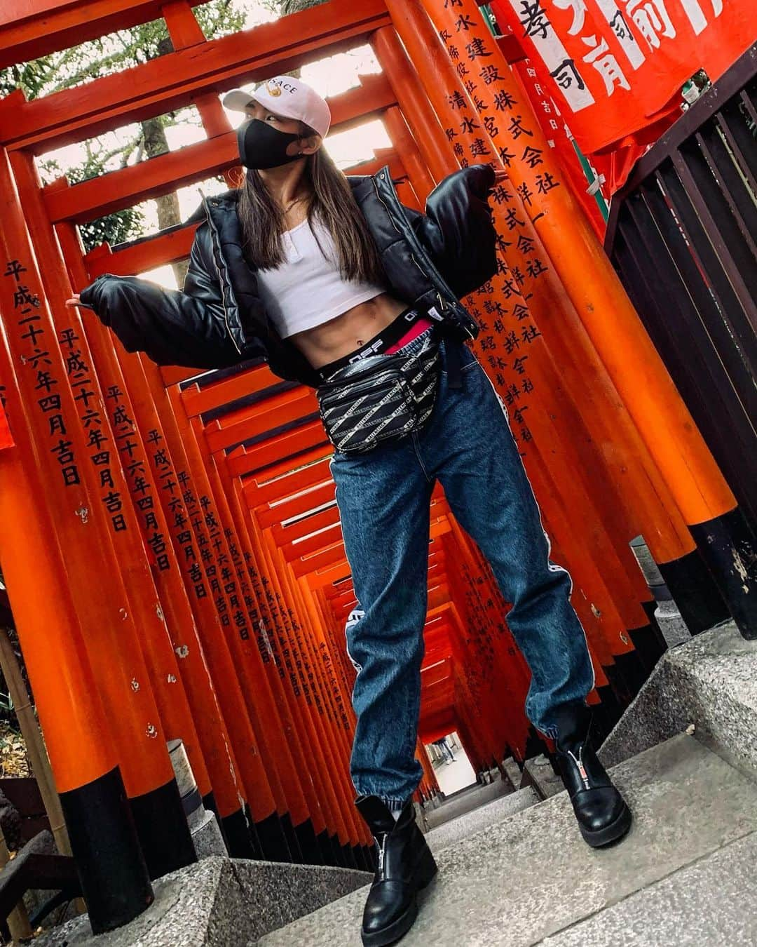 Aya（小山内あや）さんのインスタグラム写真 - (Aya（小山内あや）Instagram)「⛩初詣⛩ 今年も沢山のHappyが訪れますように🙏🏻✨ 緊急事態が発令されてしまいましたが、それぞれが今出来る事、そしてそれが明けた時にいつでも「READY」な自分を今のうちに組み立てておこう💪🏼🔥」1月9日 10時53分 - aya_fitness