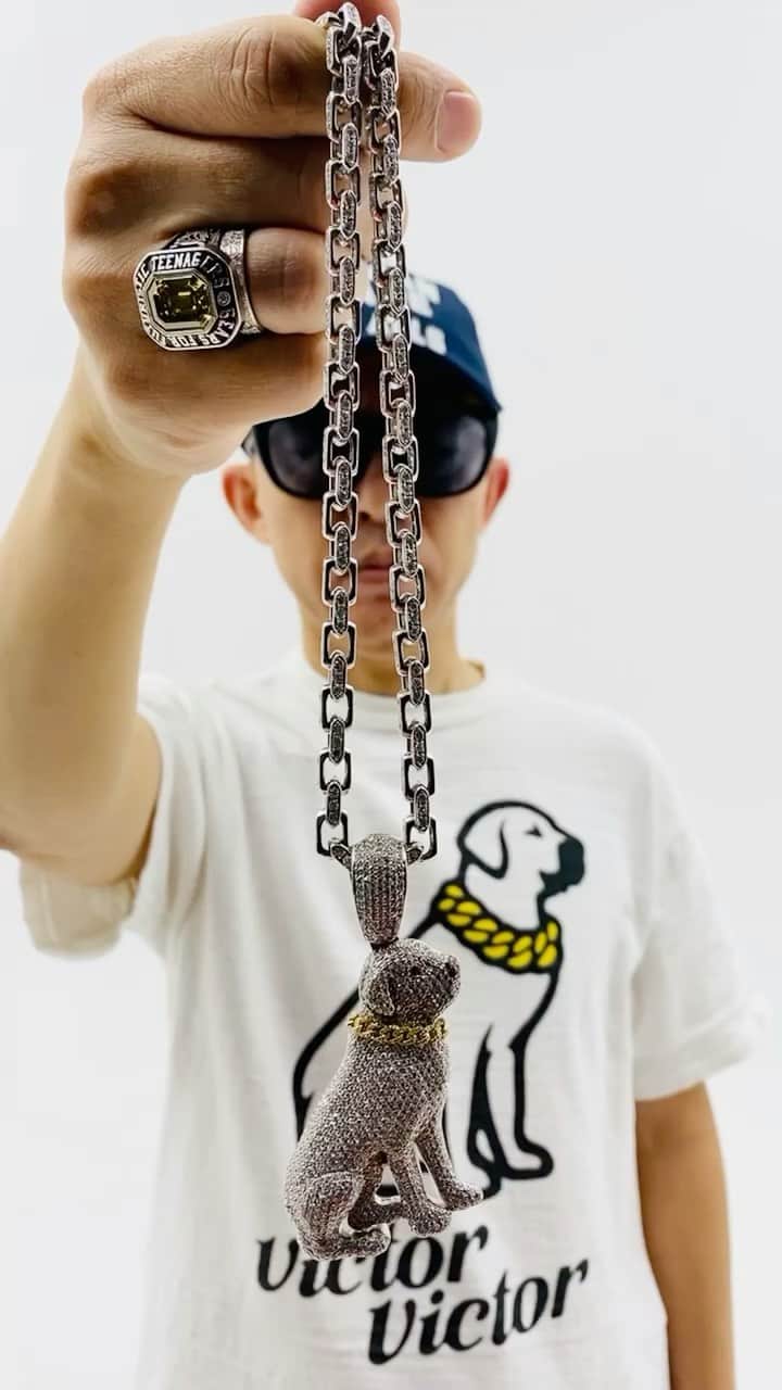 NIGOのインスタグラム：「🎁🤲🏼 @stevenvictor 🙏🏼」