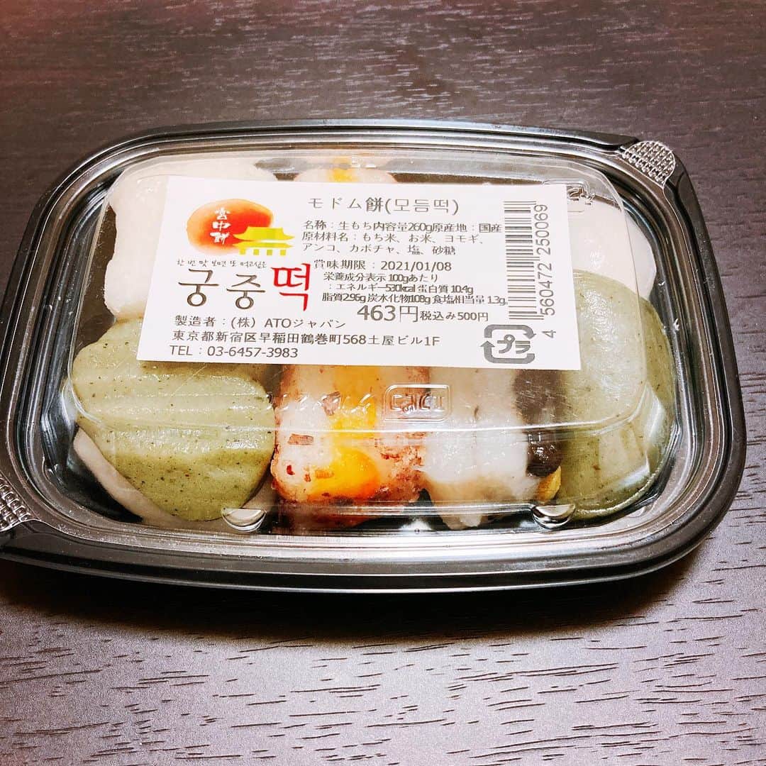 田井弘子さんのインスタグラム写真 - (田井弘子Instagram)「韓国のお餅  #モドム餅  お正月、元旦にお雑煮食べただけでお餅食べて無かったけど、前から気になってた韓国餅の詰め合わせ、買ってみたよ☆  カラフルで、日本の生菓子っぽいけど、甘く無いです。それが、ハマりそう〜 賞味期限は、翌日までだったけど当日じゃないと固くなっちゃいました。 その日が美味しい！」1月9日 11時41分 - hirokotai