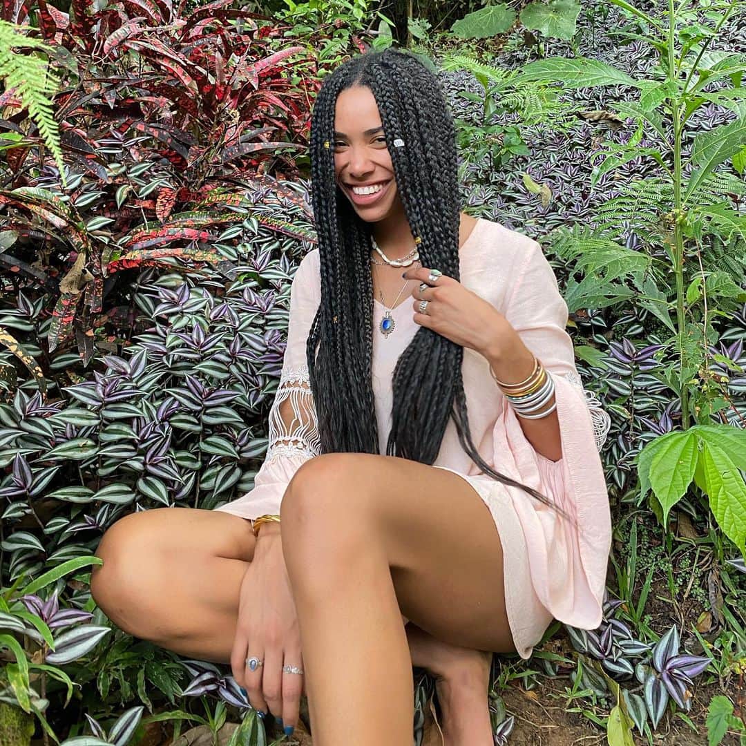 Herizen Guardiolaさんのインスタグラム写真 - (Herizen GuardiolaInstagram)「From the jungle 🌿🌺🐒」1月9日 11時43分 - herizen_fawn