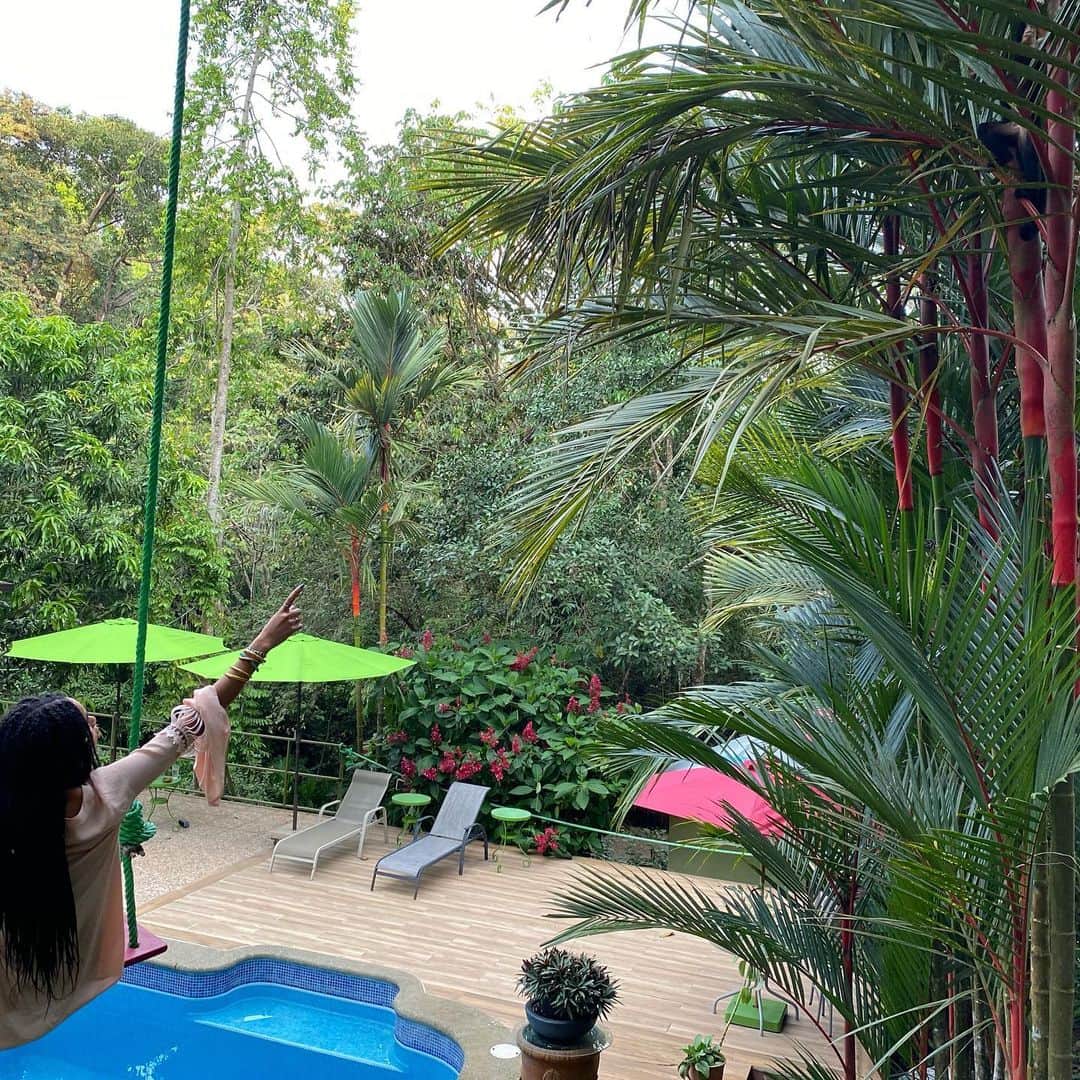 Herizen Guardiolaさんのインスタグラム写真 - (Herizen GuardiolaInstagram)「From the jungle 🌿🌺🐒」1月9日 11時43分 - herizen_fawn