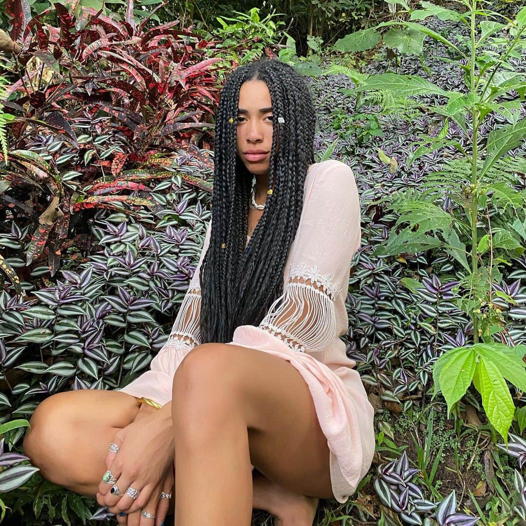Herizen Guardiolaのインスタグラム：「From the jungle 🌿🌺🐒」