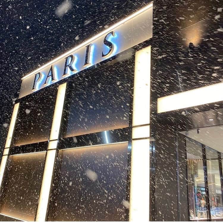 のインスタグラム：「【天候不良に伴う営業時間短縮のお知らせ📢】﻿ ﻿ 日頃よりジュエリーパリをご愛顧頂き有難うございます。﻿ ﻿ 誠に勝手ながら本日 1 月 9日(土)は大雪による天候不良の為、営業時間を短縮させて頂きます。﻿ （※営業時間  13:00まで※）  また、明日の営業に関しましては変更がある場合は弊社HP・SNSなどで改めてお知らせさせていただきます。﻿ ﻿ ご不便をお掛け致しますが、何卒ご了承くださいますようお願い申し上げます。﻿」