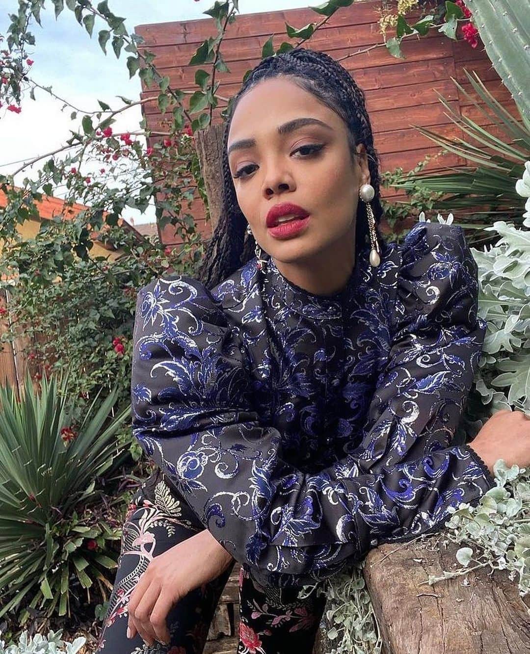 のインスタグラム：「Love @tessamaethompson wearing Rodarte’s FW20 Ensemble for @jimmykimmellive. Her wonderful film @sylvieslove is now available to watch on @amazonprimevideo (RG and styled by: @waymanandmicah). #rodarte #tessathompson」