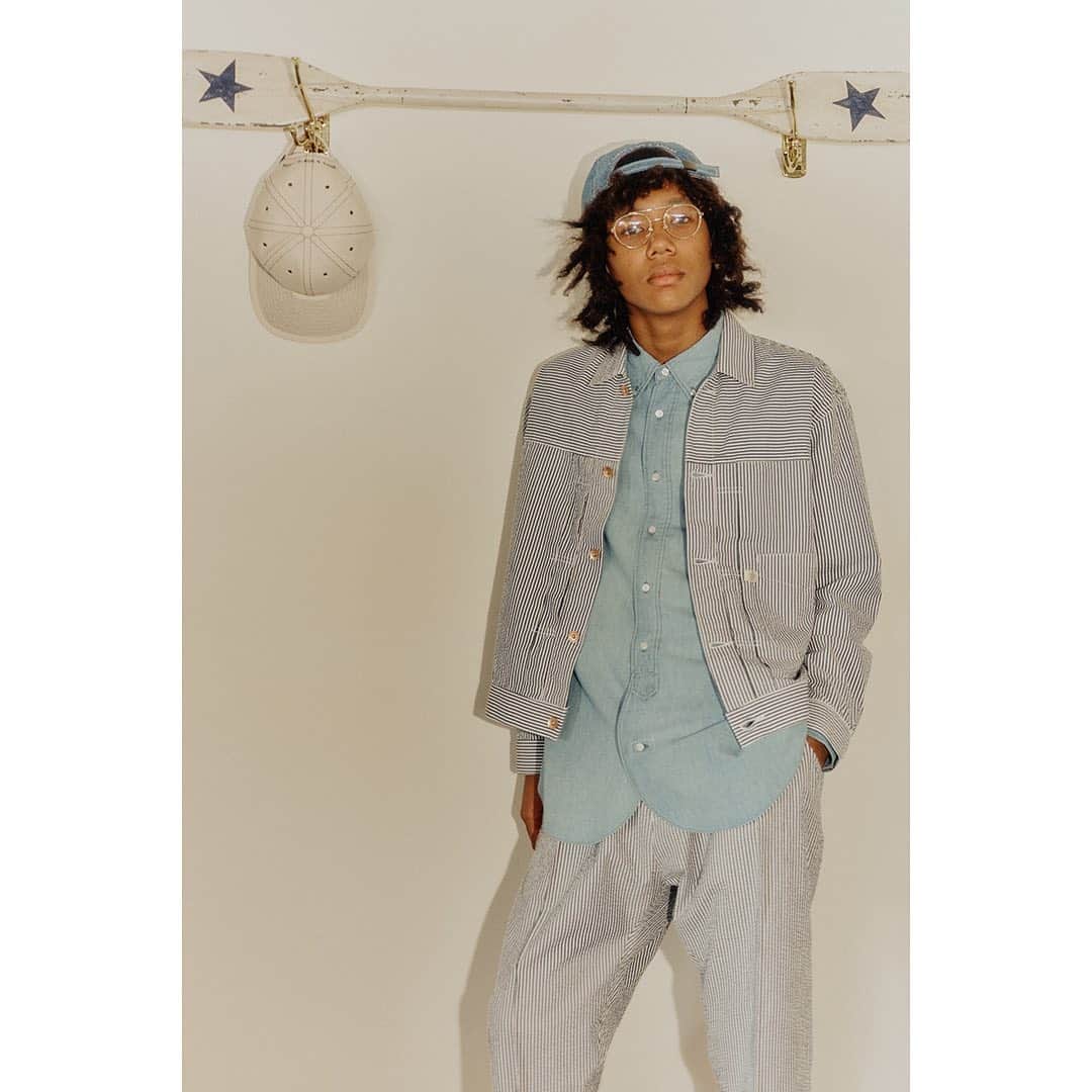 KUROのインスタグラム：「2021spring&summer collection KURO x JPRESS   KUROとJ.PRESS & SON’S AOYAMAとのコラボコレクションを、2021年2月中旬より、KURO 各店、 J.PRESS & SON’S AOYAMAにて一般発売開始。  2021年1月1日から1月10日までKUROオフィシャルオ ンラインストアにて先行予約をスタートいたします。 常にデニムの新しいクリエイションを追及し続けるKUROは、 J.PRESSのトラディッショナルアイ テムに、KUROのオリジナルデニム素材を掛け合わせることで新しい世界観を生みだしました。 遊び心のある大人のリラックススタイルをお楽しみください。」
