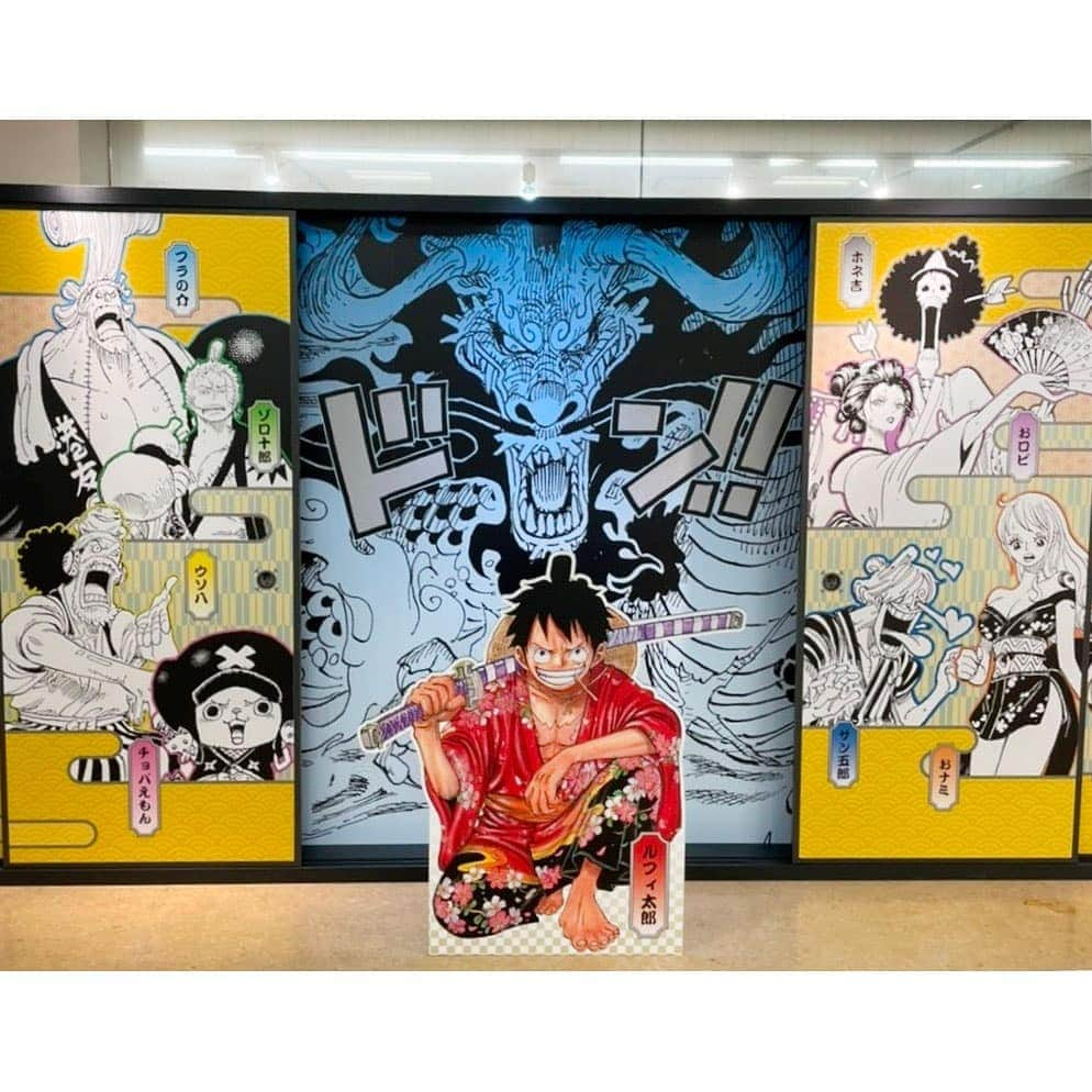 ONE PIECEスタッフ公式さんのインスタグラム写真 - (ONE PIECEスタッフ公式Instagram)「現在、熊本で企画展「Hello, ONE PIECE」が開催中！ 初日は #くまモン も観に来てくれました🎶 展示はあさって、1月11日(月・祝)までの開催となります。 . ＝＝＝＝＝ . 「尾田栄一郎監修　Hello, ONE PIECE　ルフィが町にやってくる！」【熊本会場】 . ≪会期≫ 2021年1月11日(月・祝)まで開催 . 1月9日(土)10:00～19:30 1月10日(日) 10:00～19:00 1月11日(月・祝)10:00～16:00　 . ※最終入場は閉場30分前。 . ≪会場≫ 鶴屋 本館6階 大催事場 熊本市中央区手取本町6番1号 . ≪入場料≫	 一般：1,200円 中高生：1,000円 小学生：700円 . そのほか詳細は公式サイトでご確認ください。 https://hello.one-piece.com/ . ============  . （新型コロナウイルス感染症拡大予防について)  ●入場の際にはマスク着用を必須とさせていただきます。  ●入場の際には検温を実施させていただきます。37度以上の場合の入場はお断りさせていただきます。 ●ヘルスチェックシートへのご記入をお願いします。  ●手指消毒のご協力をお願いします。 ●入場規制を行う場合がございます。あらかじめご了承下さい。 ●ソーシャルディスタンスの確保にご協力をお願いします。 . #helloonepiece #ハローワンピース  . #onepiece #ワンピース #漫画 #manga #尾田栄一郎 #eiichirooda #熊本 #kumamoto」1月9日 12時10分 - onepiece_staff