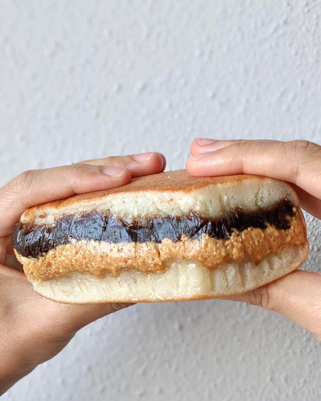 Li Tian の雑貨屋さんのインスタグラム写真 - (Li Tian の雑貨屋Instagram)「Not all mee chiang kueh are born equal 😏Snagged one that’s pumped up with loads of filling ✌🏻😋Shiok!    • • • #singapore #desserts #igersjp #yummy #love #sgfood #foodporn #igsg #ケーキ  #instafood #gourmet #beautifulcuisines #onthetable #breadstagram #cafe #sgeats #f52grams #bake #sgcakes #bread #feedfeed #pastry #foodsg #peanut #redbean #breakfast #cheapeats」1月9日 12時17分 - dairyandcream