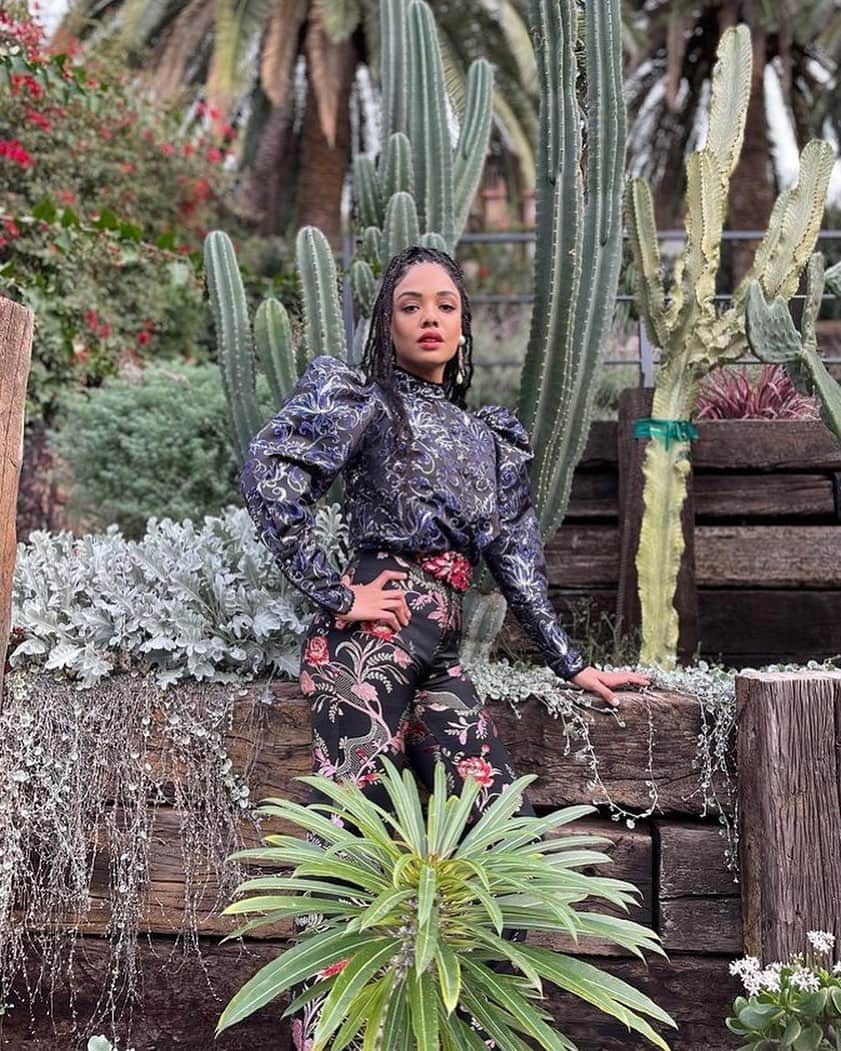 のインスタグラム：「Love @tessamaethompson wearing Rodarte’s FW20 Ensemble for @jimmykimmellive. Her wonderful film @sylvieslove is now available to watch on @amazonprimevideo (RG and styled by: @waymanandmicah). #rodarte #tessathompson」