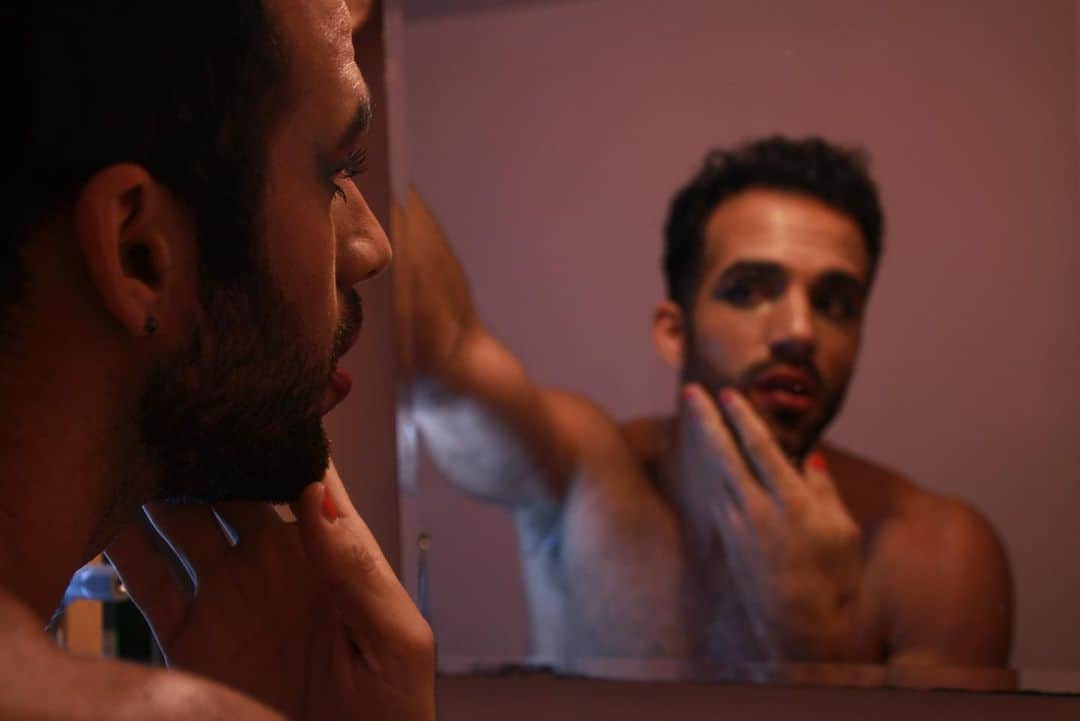 ダネル・レイバさんのインスタグラム写真 - (ダネル・レイバInstagram)「I like to call this one “You ever just....not feel yourself?” . . . #actor #photo #makeup #mirror #」1月9日 12時26分 - danelljleyva